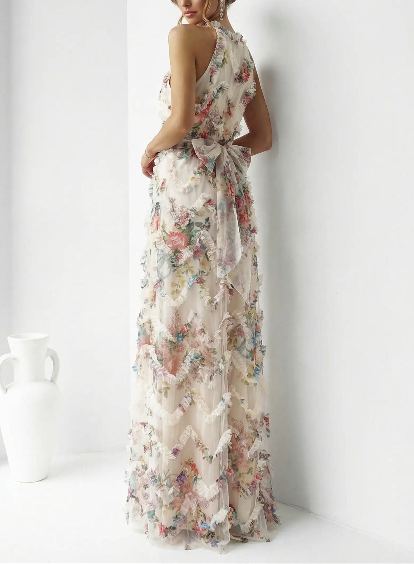 Abito Iris - Incanto Floreale: Abito Lungo in Tulle con Volant - Beige