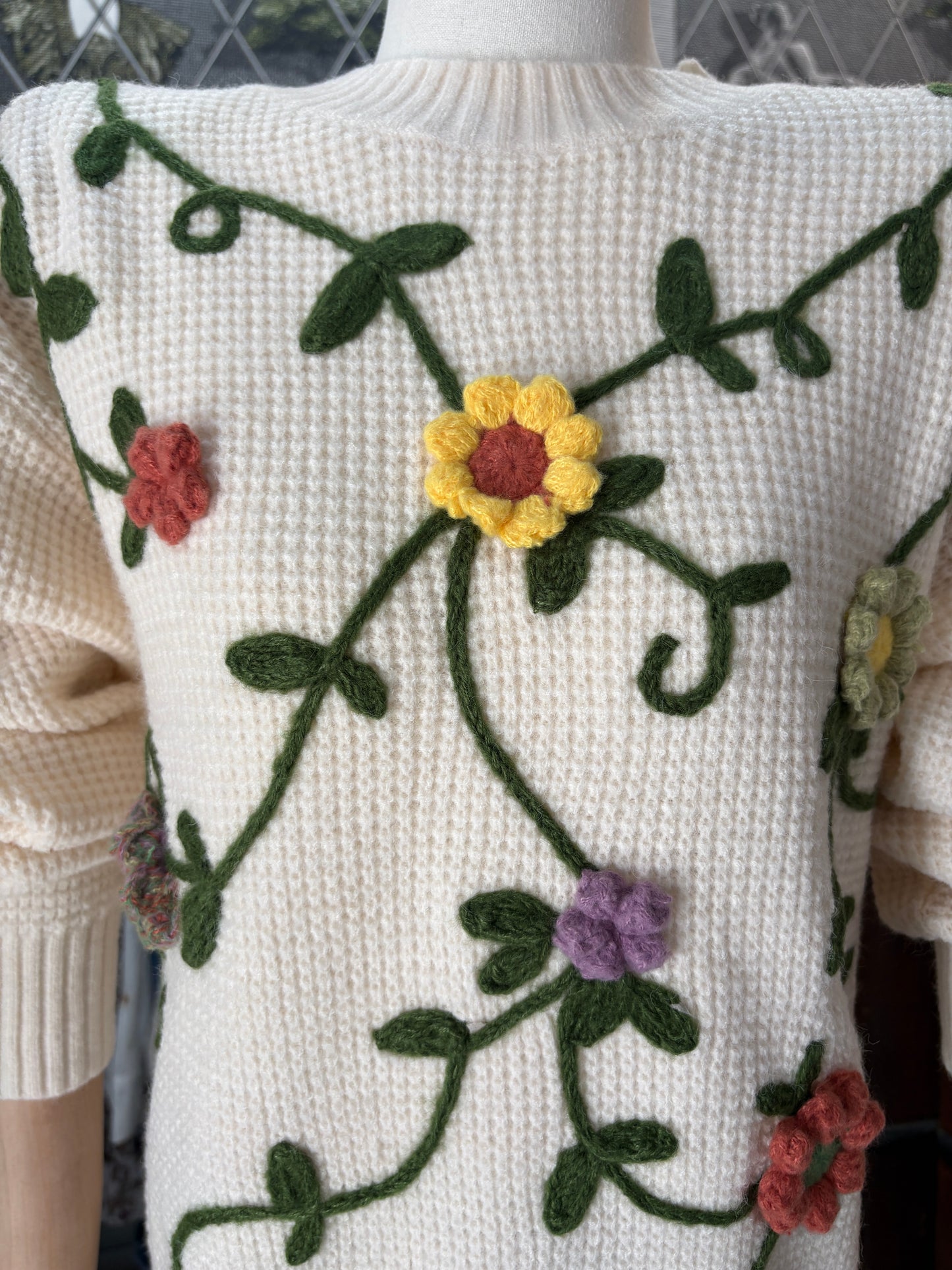 Maglione Francese Garden con Ricami Floreali