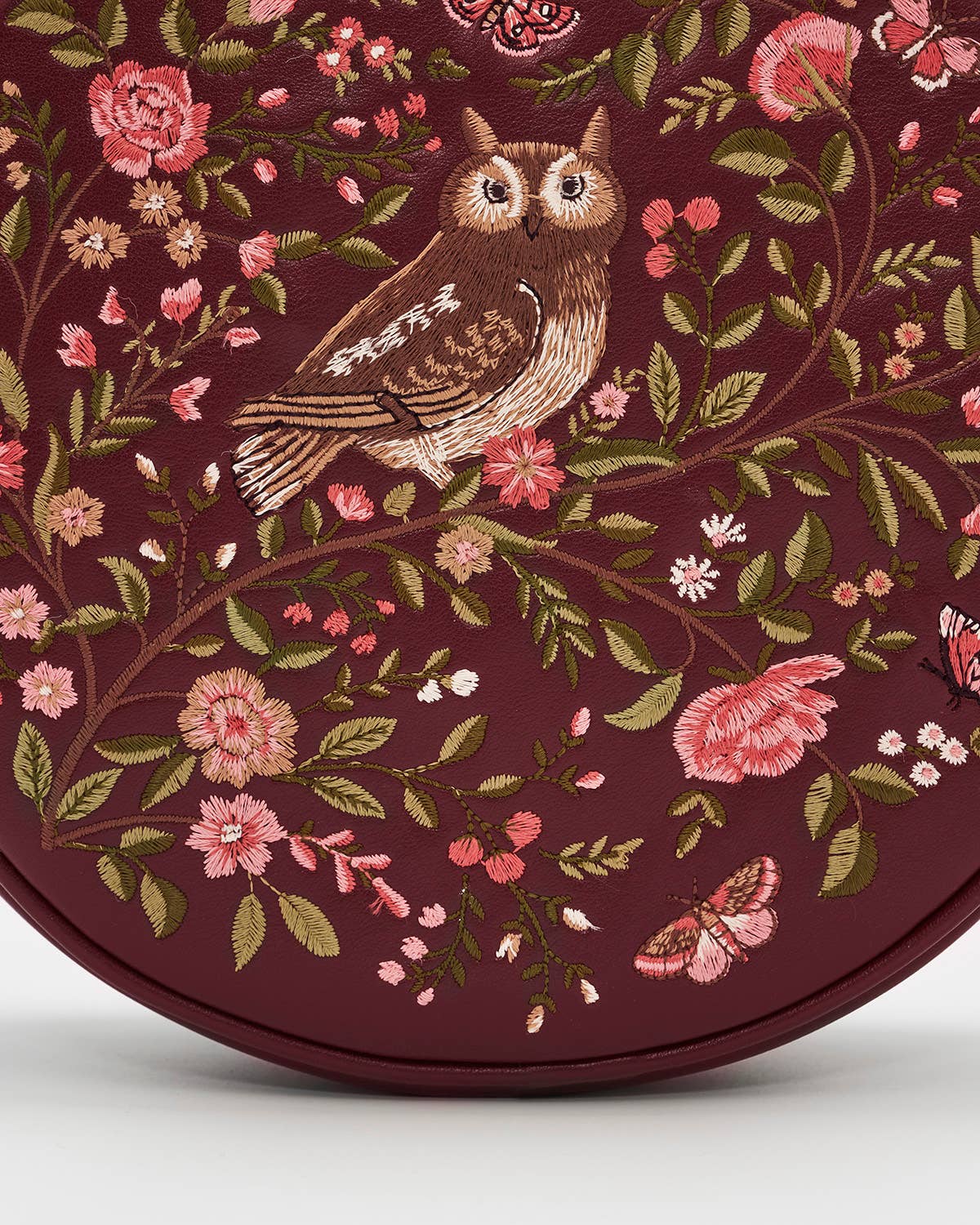Borsa tonda Chloe Owl ricamata in ecopelle bordeaux - Fable England
