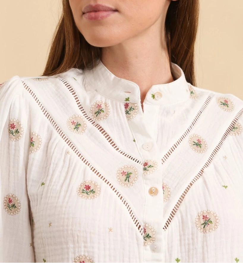 Blusa bohémien francese romantica in mussola di cotone con ricami floreali -  in 2 colori