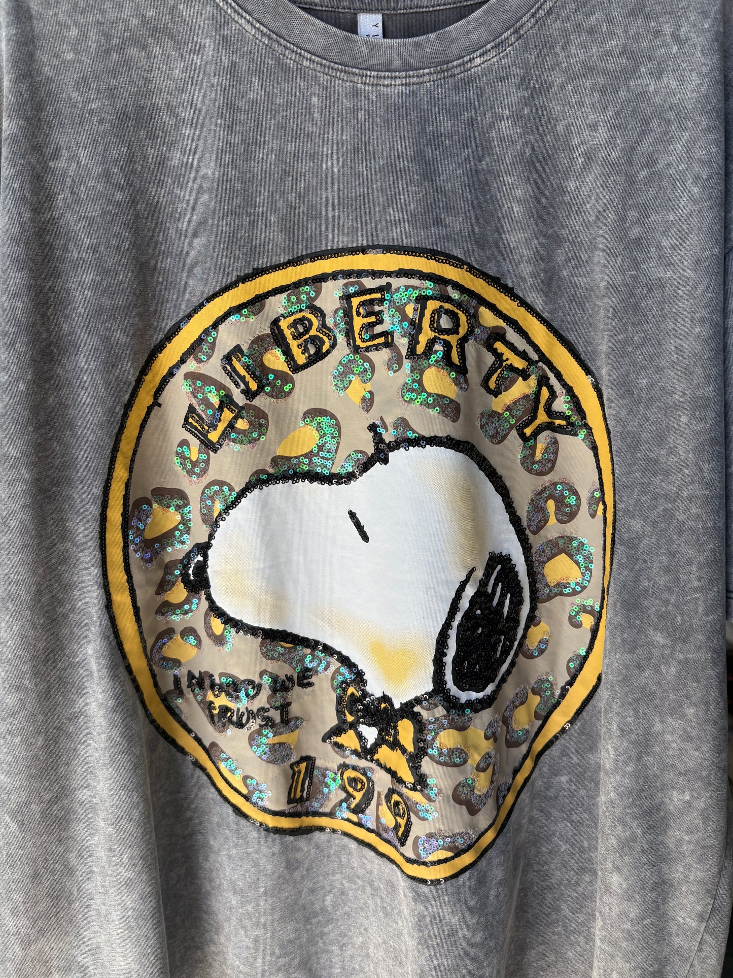 T-shirt Curvy Stone Wash Snoopy "Liberty" – Effetto Vintage con Paillettes in 2 Colori