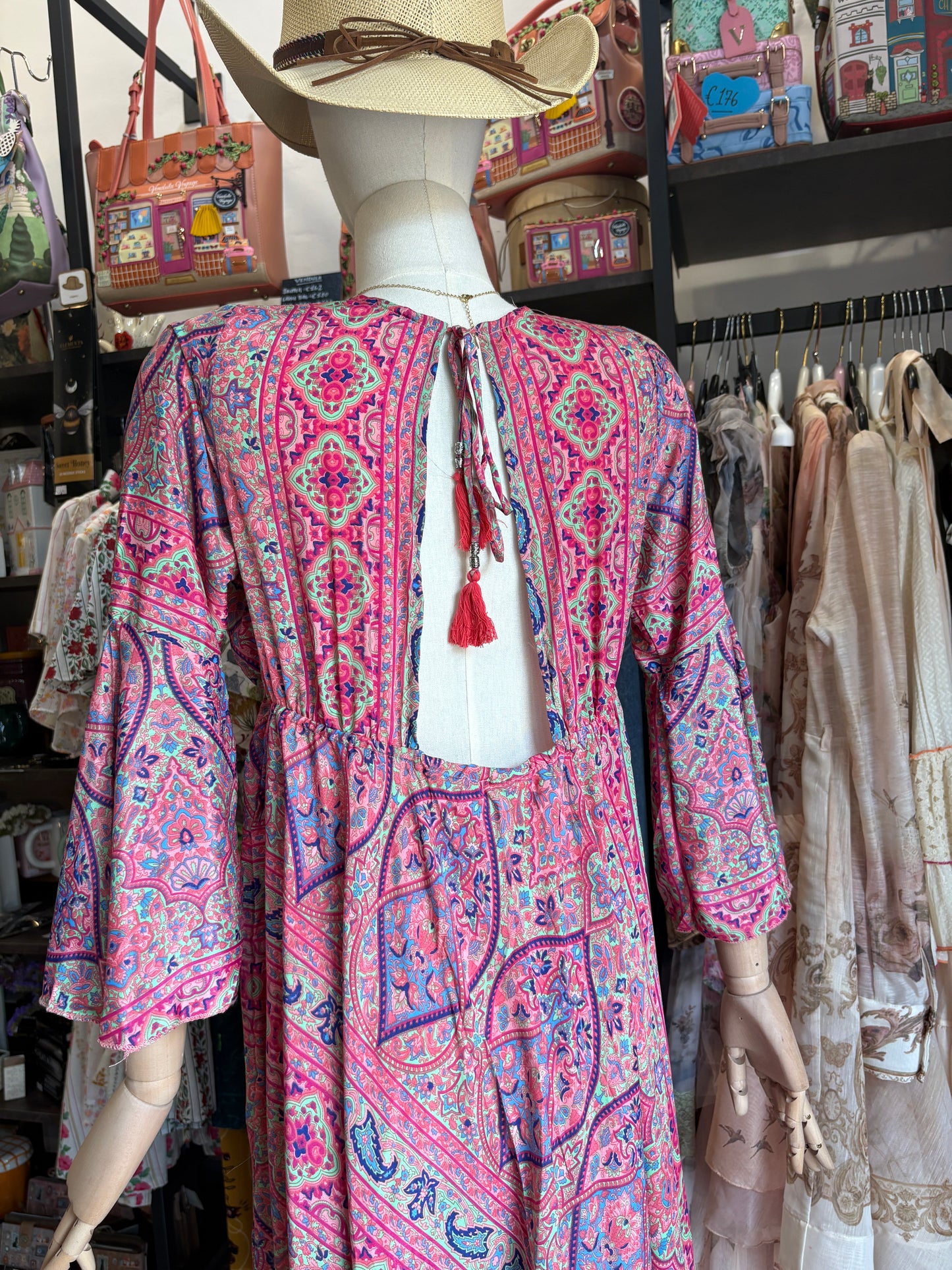 Abito Lungo Stile Indiano Boho-Chic – Vestito Maxi con Schiena Scoperta e Maniche a Campana (Disponibile in 3 Varianti Colore)