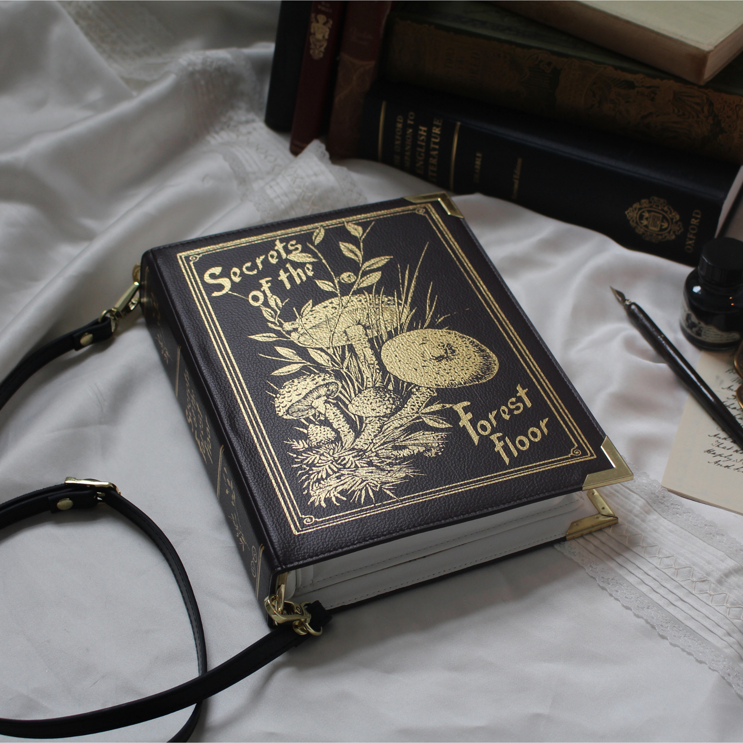 Borsa libro a tracolla I Segreti della Foresta in Lussuosa Finitura Dorata: Grande