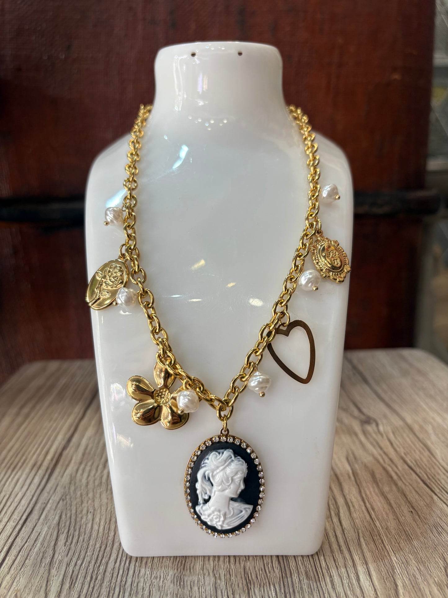 Collana con cammeo in stile vittoriano