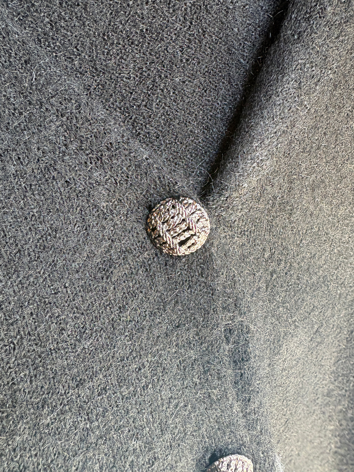 Cardigan donna Evelin con ricamo floreale e bottoni vintage