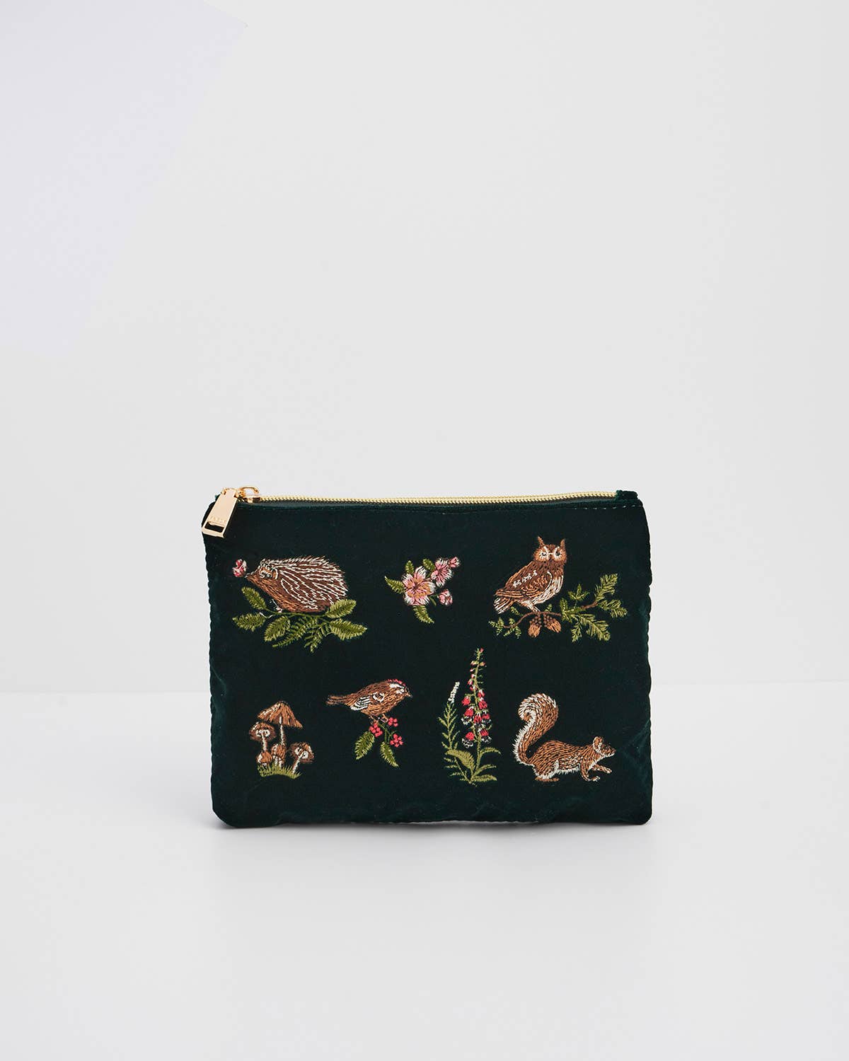 Pochette Meadow Scene ricamata in velluto verde foresta - Fable England