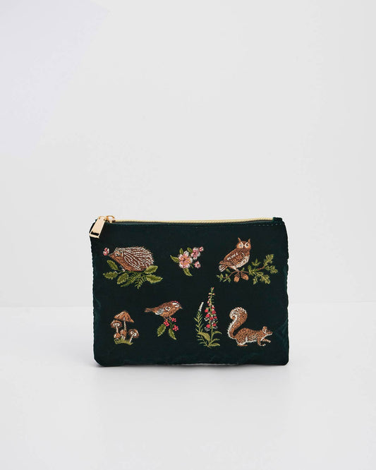Pochette Meadow Scene ricamata in velluto verde foresta - Fable England