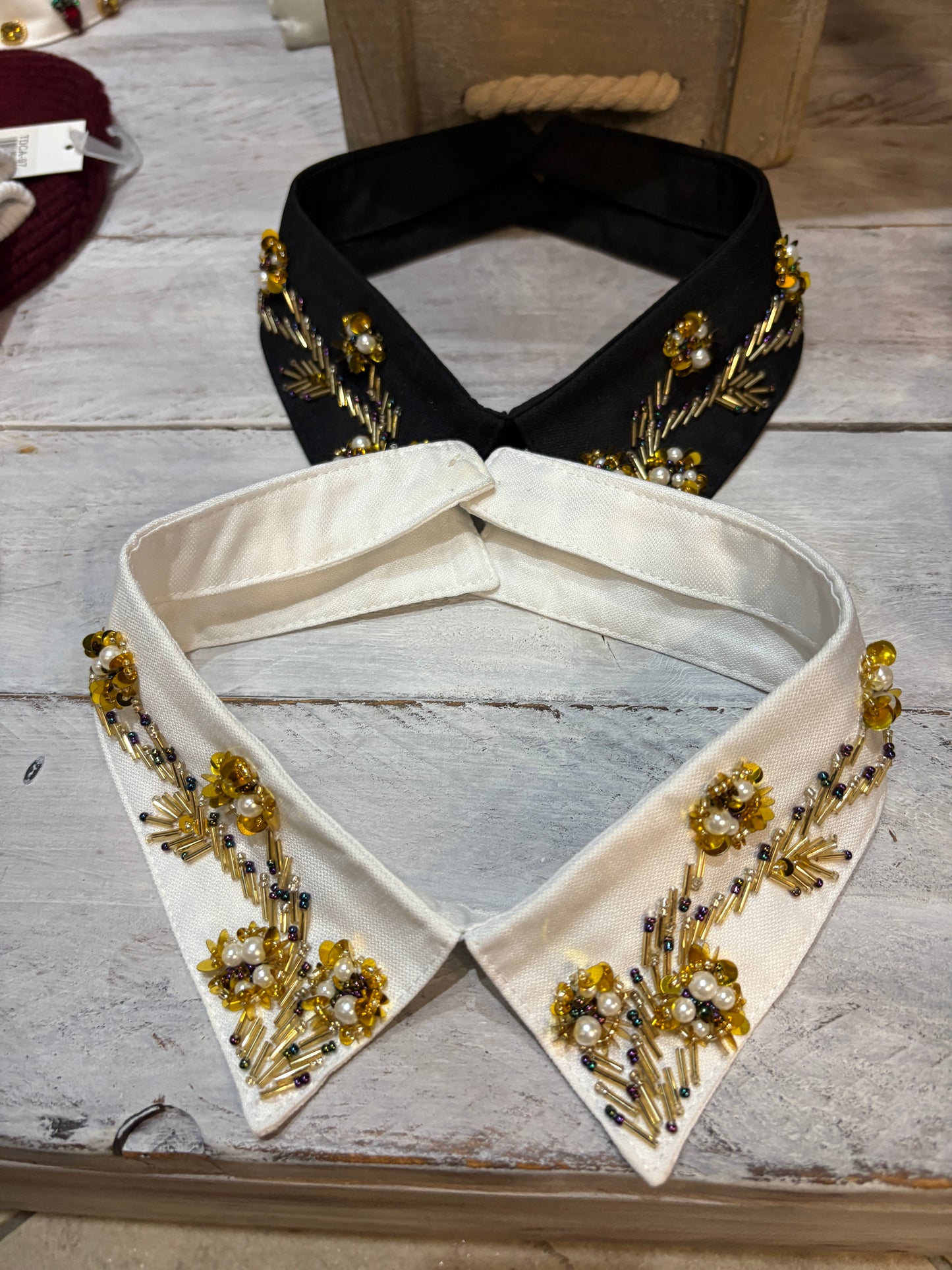 Colletto gioiello con ricamo floreale oro e perle - in 2 colori