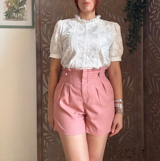 Shorts a caramella francesi romantici rosa con bottoni oro e tasche