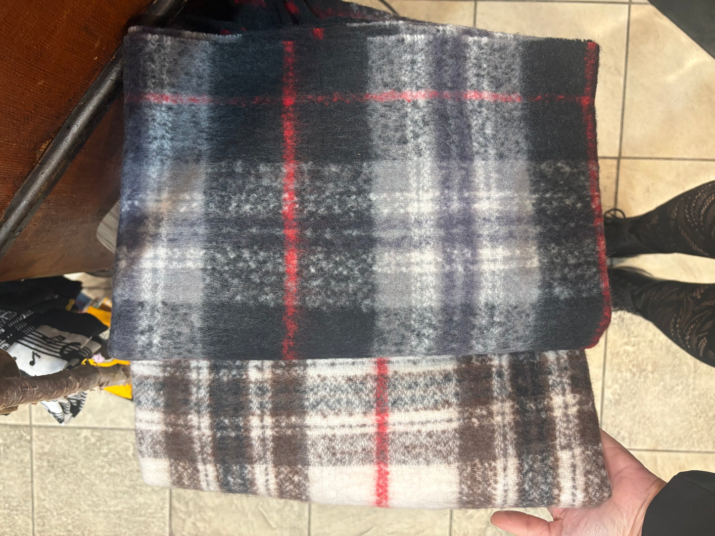 Sciarpa invernale plaid in misto lana con frange in 3 colori