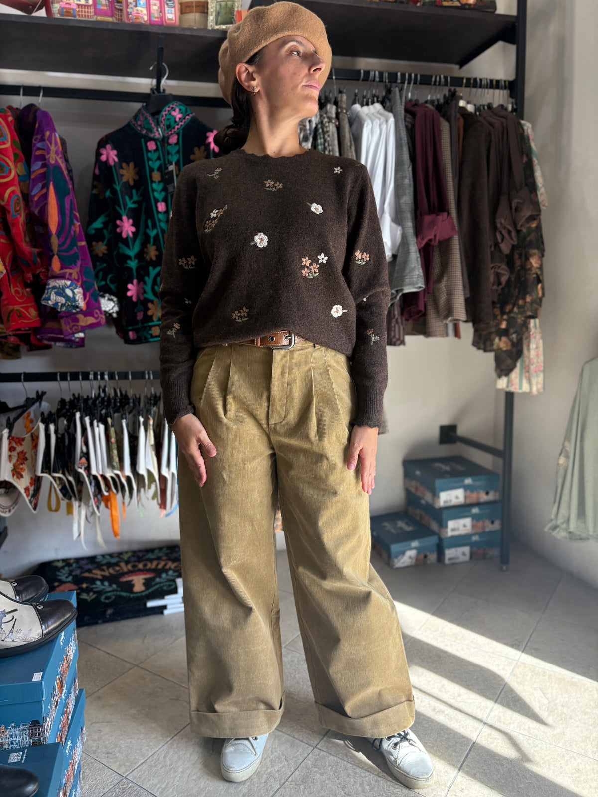 Pantaloni donna wide leg in velluto a coste cammello con cintura