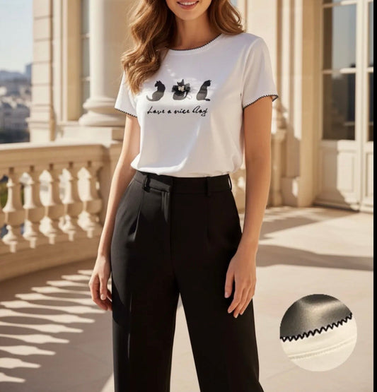 T-Shirt "Have a Nice Day" con Gatti e Fiocco in pizzo