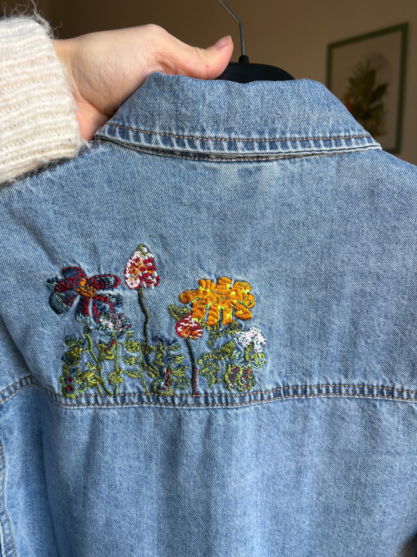 Camicia Denim Wildflower con ricami floreali