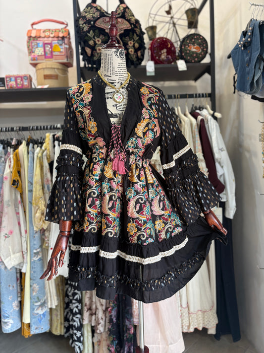 Abito in Viscosa Boho-Chic: Incanto Gipsy con Ricami Floreali in 2 Colori