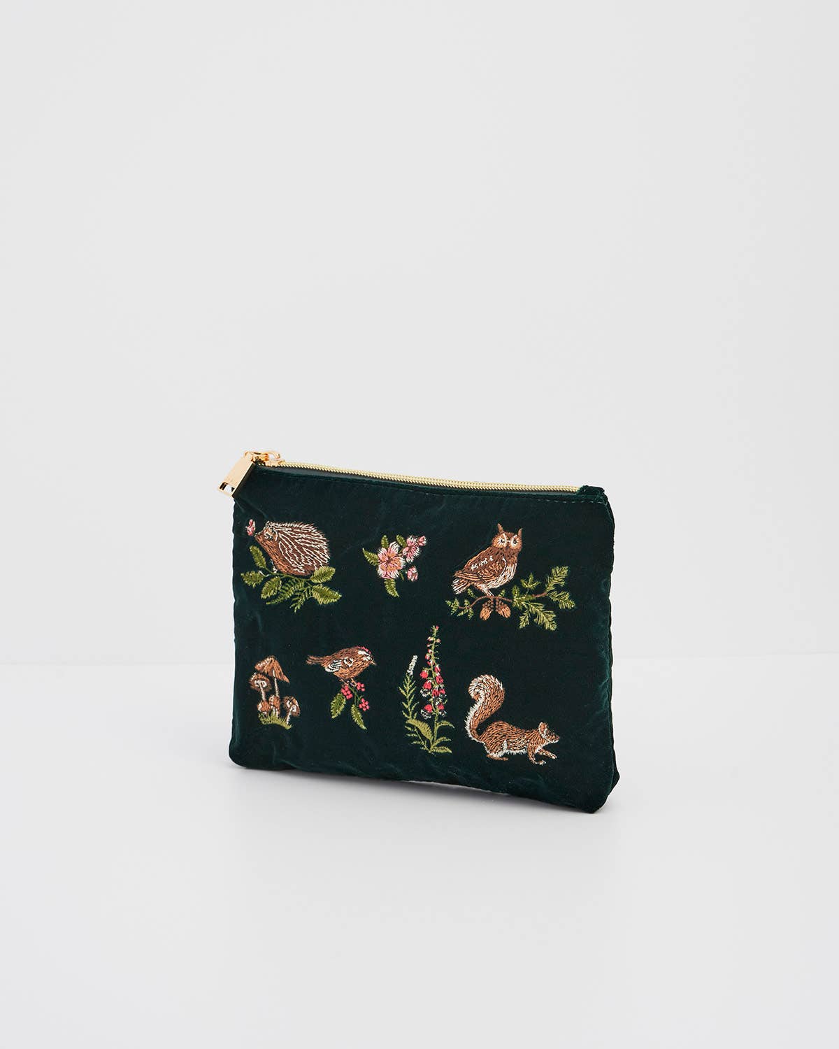 Pochette Meadow Scene ricamata in velluto verde foresta - Fable England