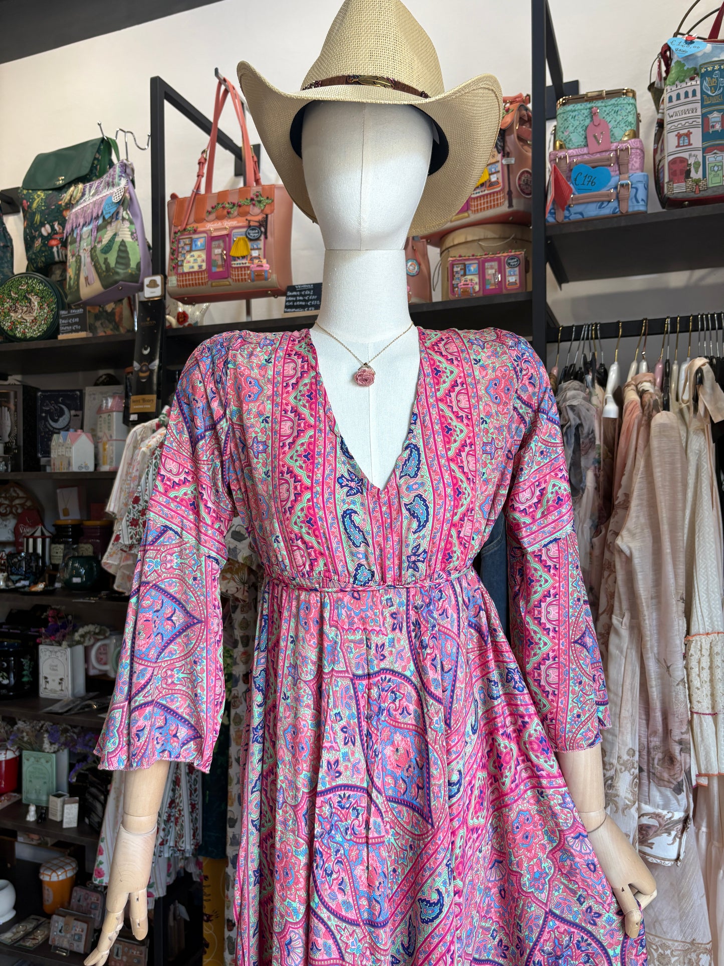 Abito Lungo Stile Indiano Boho-Chic – Vestito Maxi con Schiena Scoperta e Maniche a Campana (Disponibile in 3 Varianti Colore)