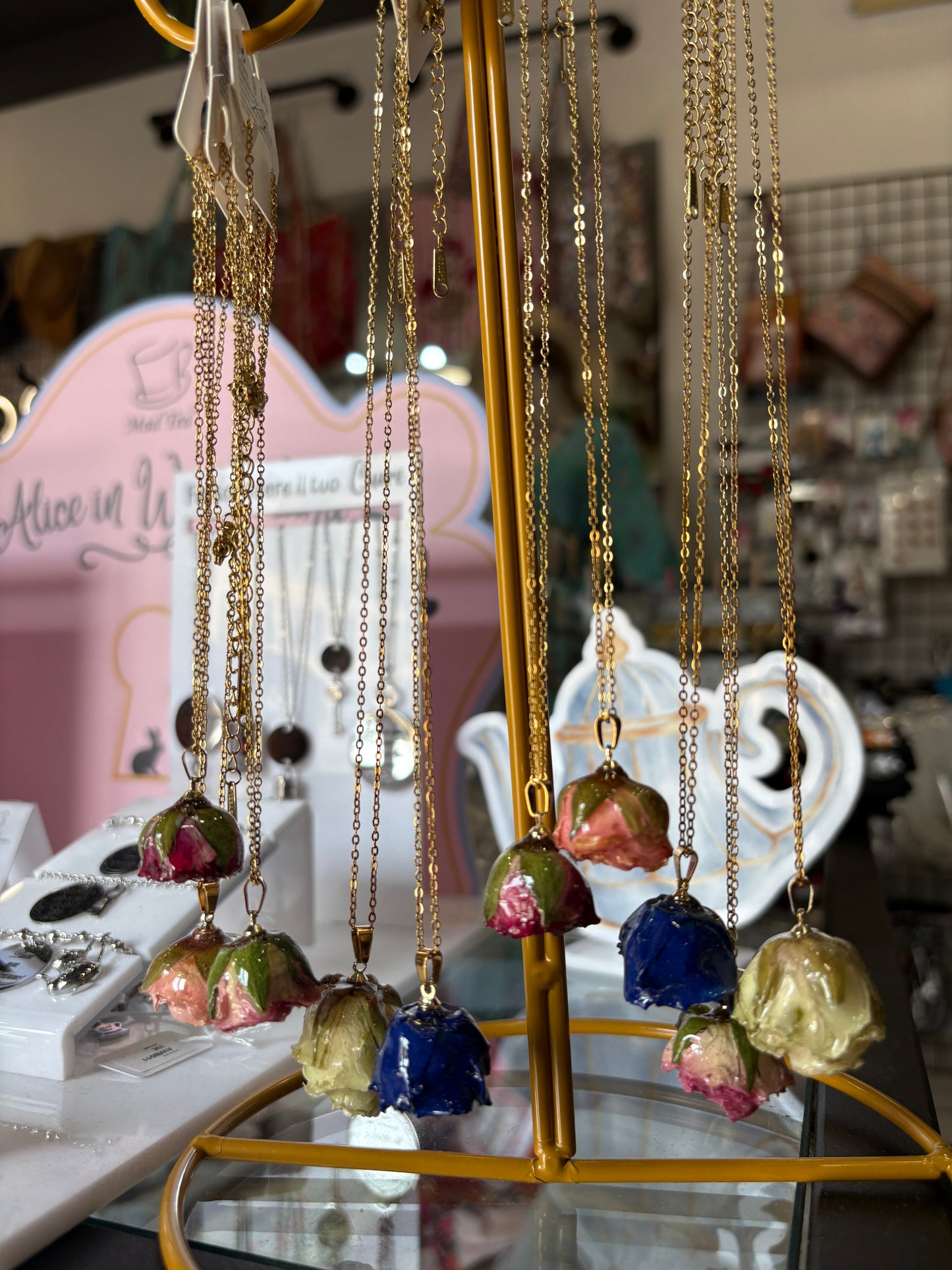 Collana "Rosa Eterna" – Bocciolo di Vera Rosa in Resina e Acciaio Inossidabile