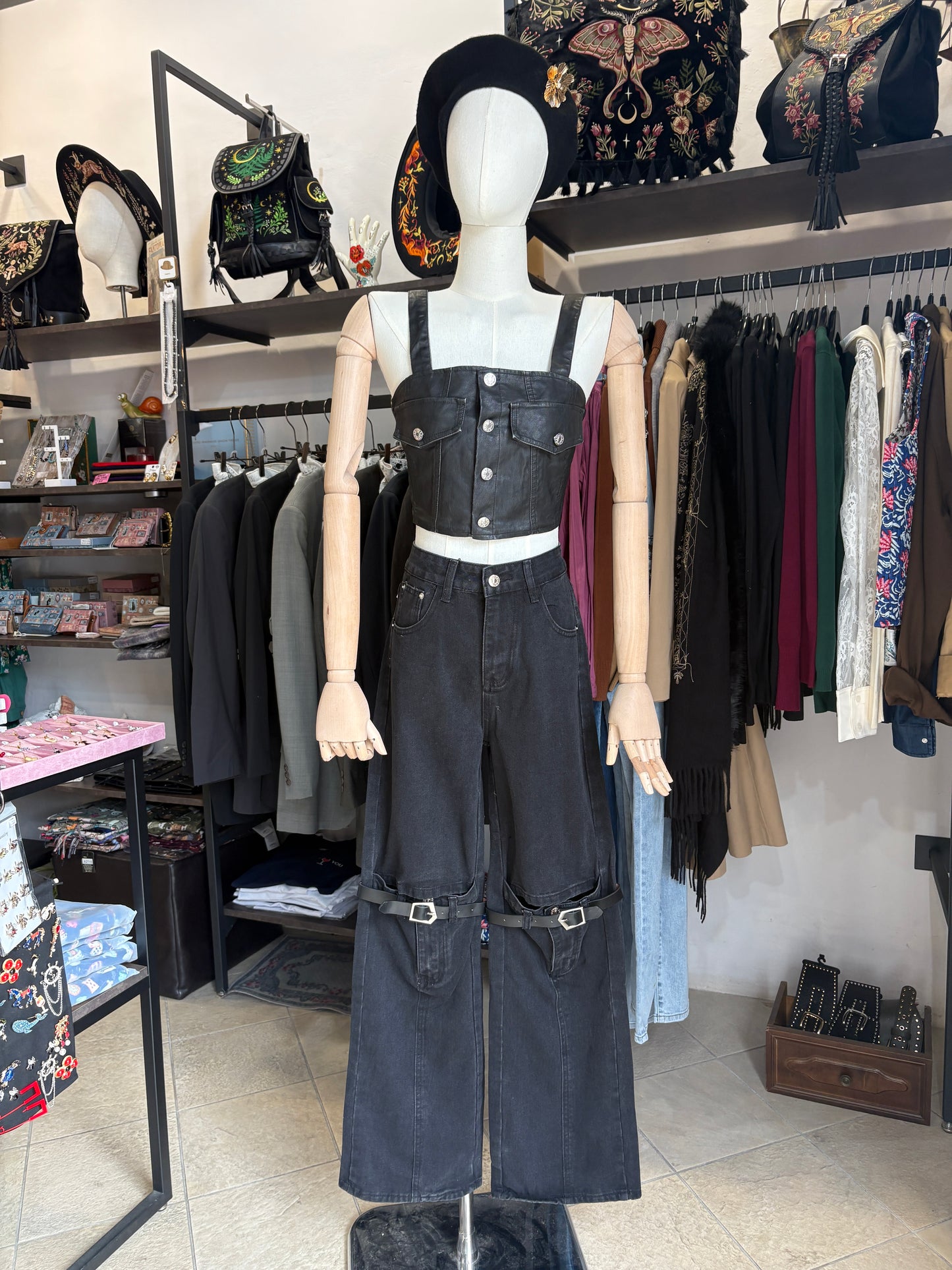 Pantaloni Wide-Leg "Edge & Buckle" – Nero Denim