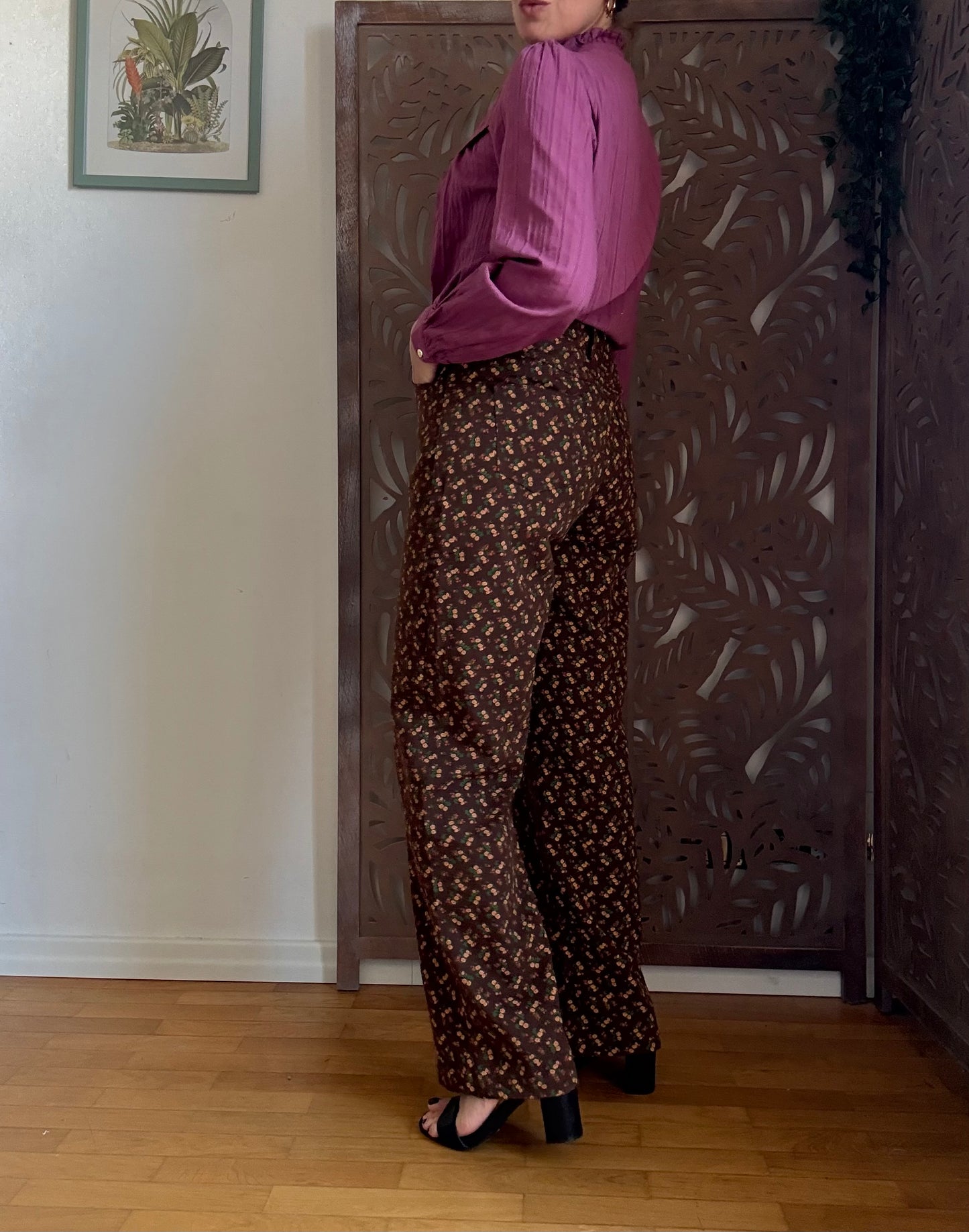 Jeans marroni floreali vita alta a gamba larga