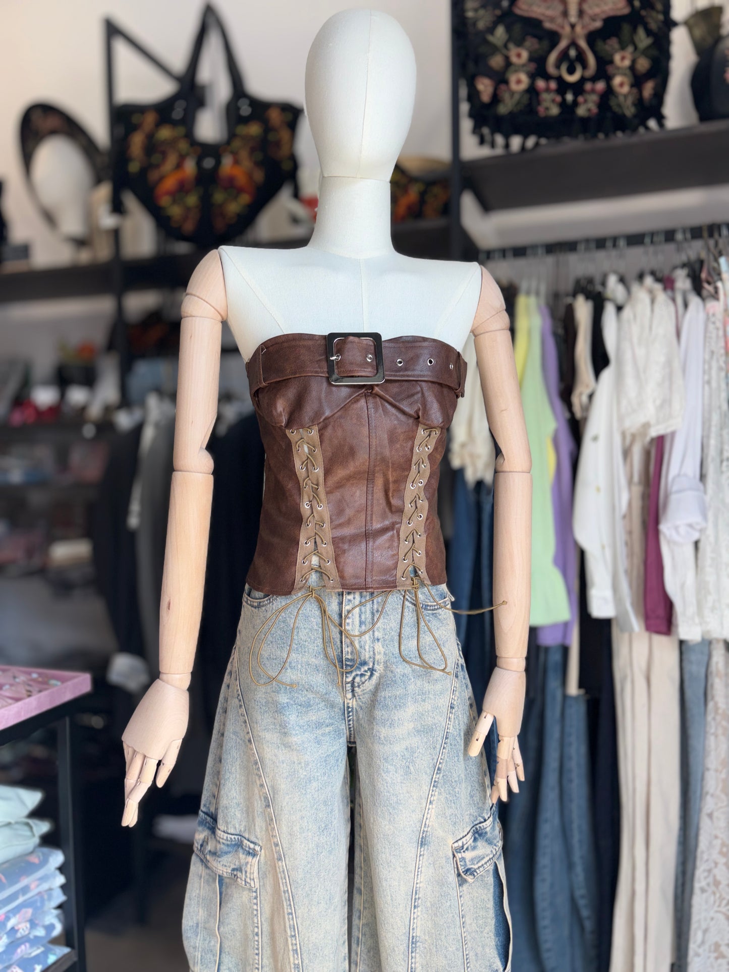 Bustino in Ecopelle "Urban Rebel" – Effetto Vintage con Fibbia e Stringhe