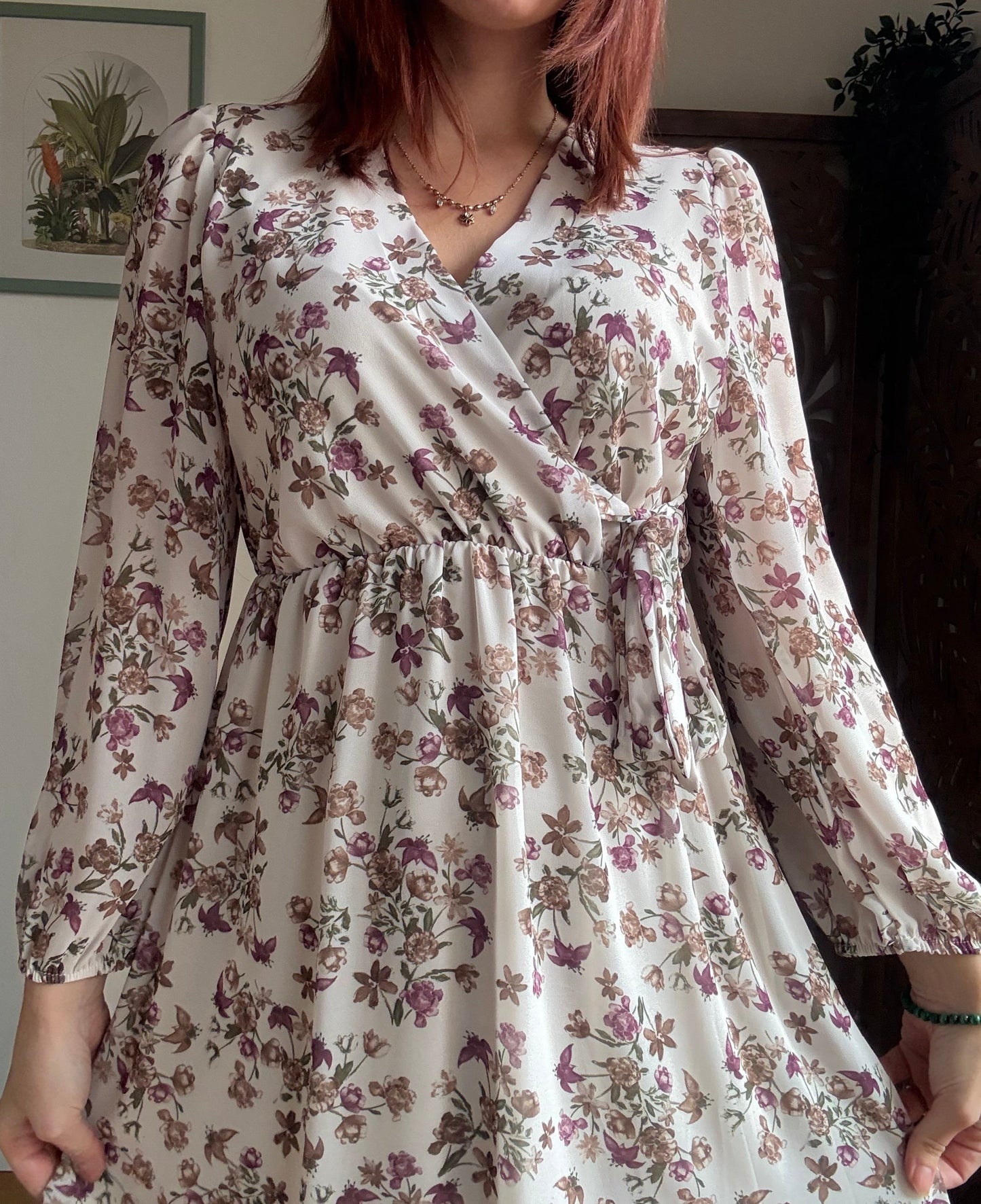 Abito floreale boho chic bianco con volant