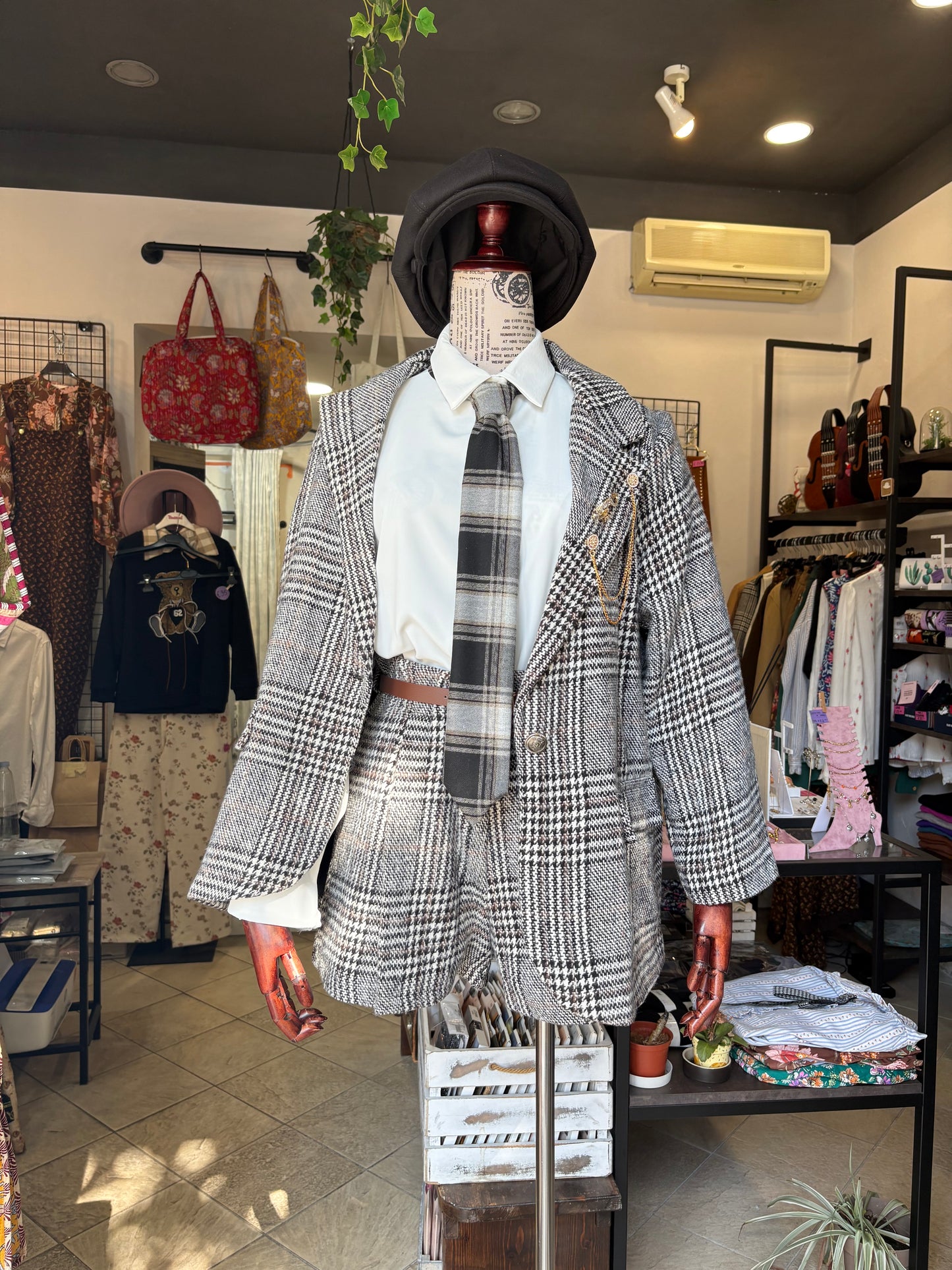 Completo College giacca con spille + shorts
