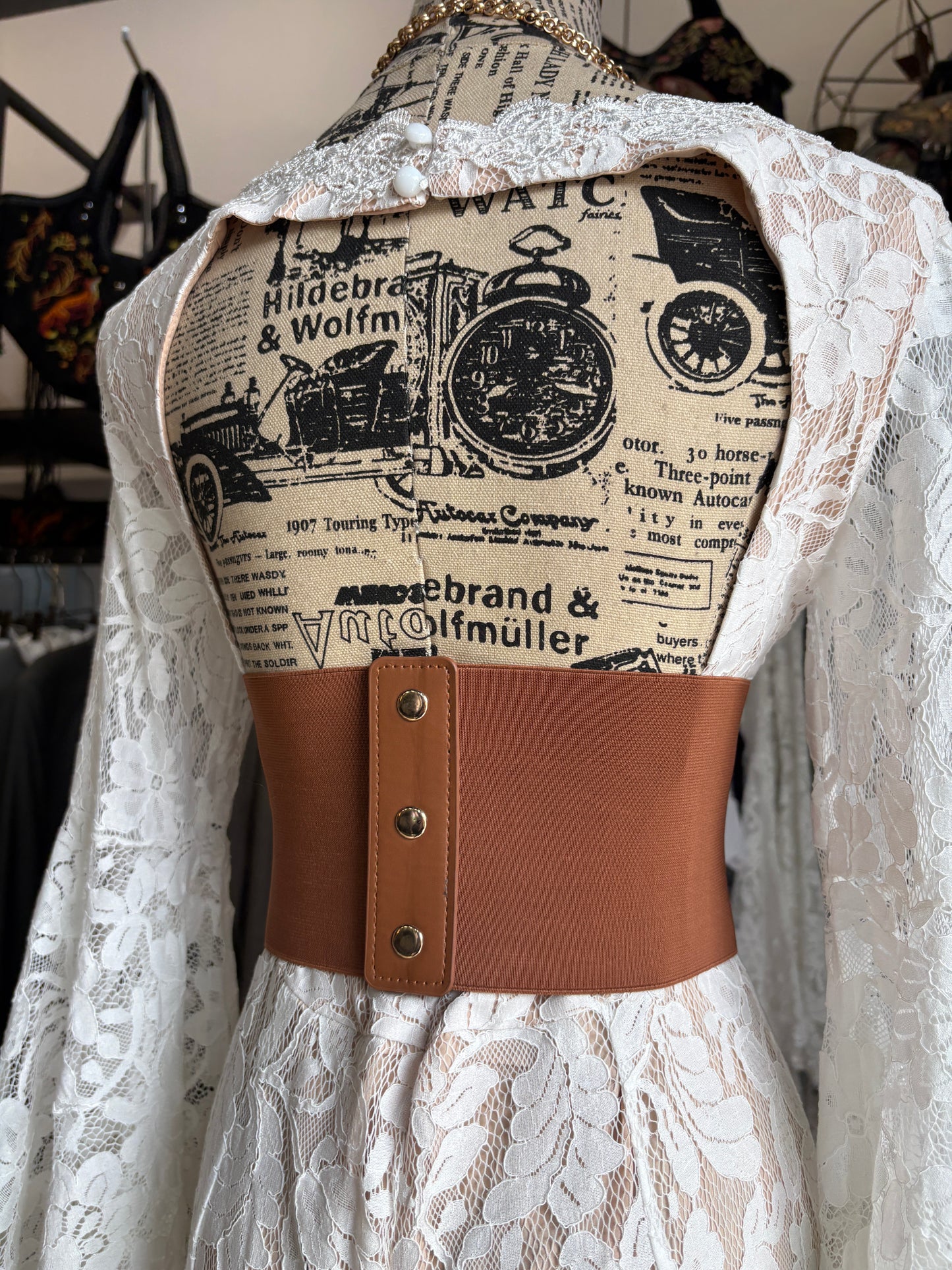 Abito Arwen - Abito Lungo in Pizzo Bianco con Maniche a Campana