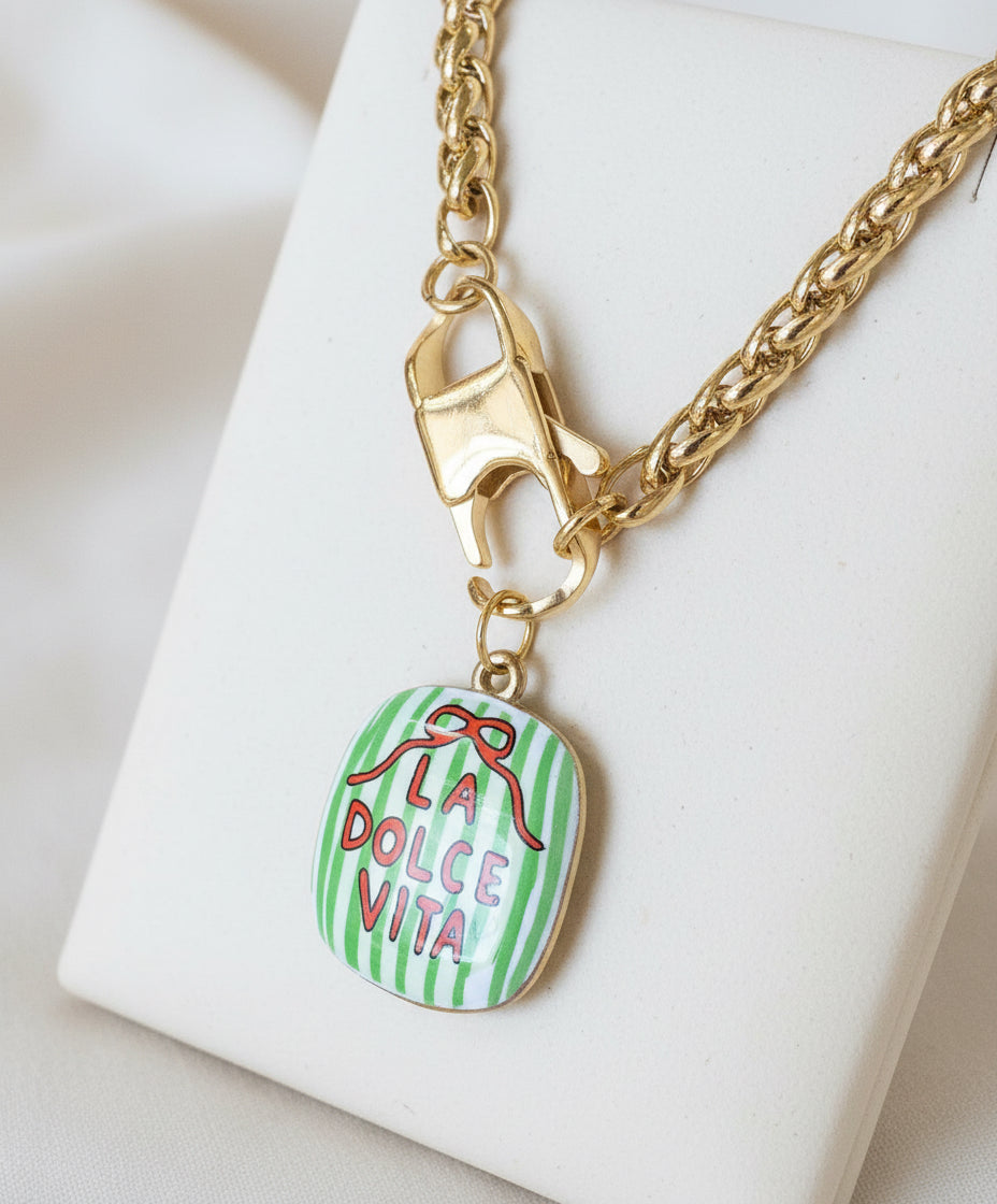 Collana in acciaio inossidabile color oro con ciondolo smaltato floreale