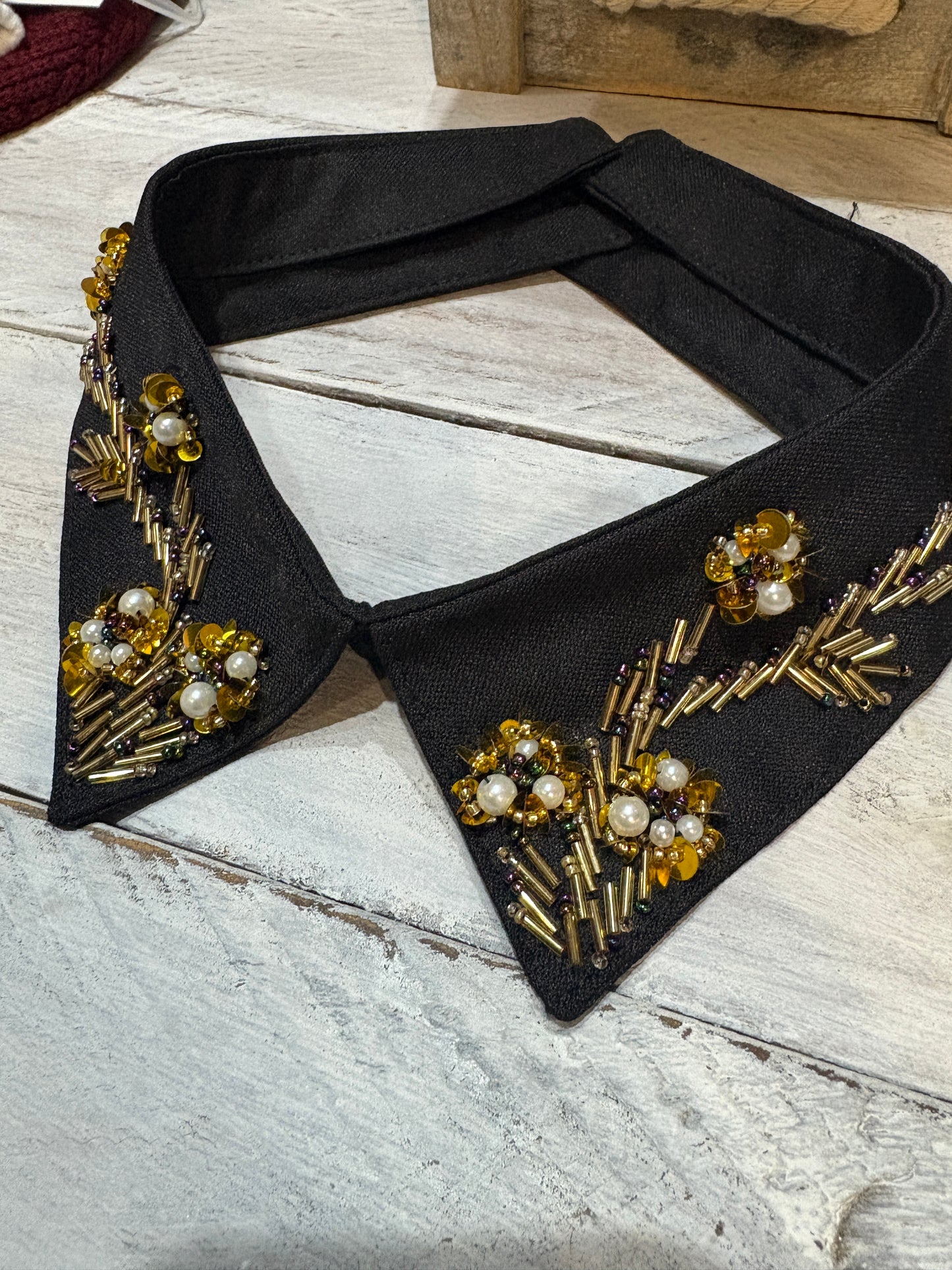 Colletto gioiello con ricamo floreale oro e perle - in 2 colori