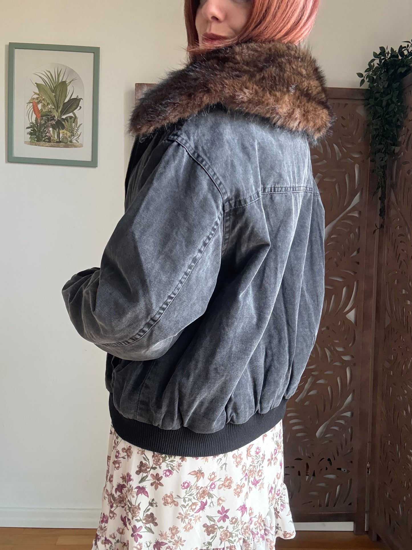 Giaccone oversize in cotone nero con collo in ecopelliccia removibile