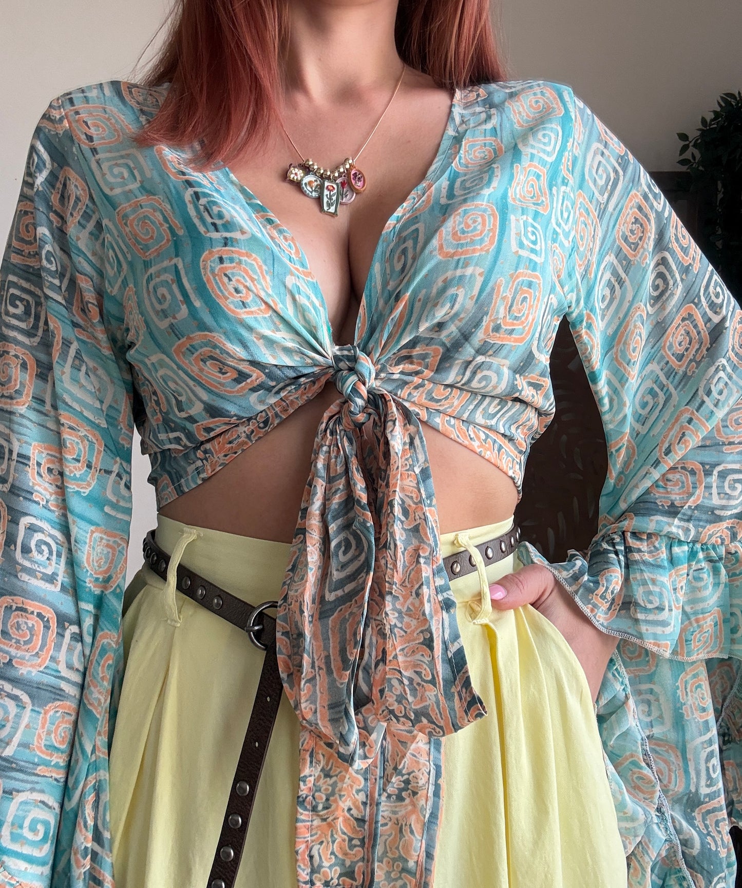 Blusa Boho-Chic con Maniche a Campana - In 4 Colori