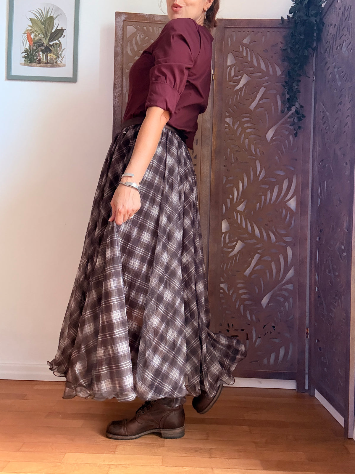 Gonna lunga in tulle tartan marrone con orlo a onde