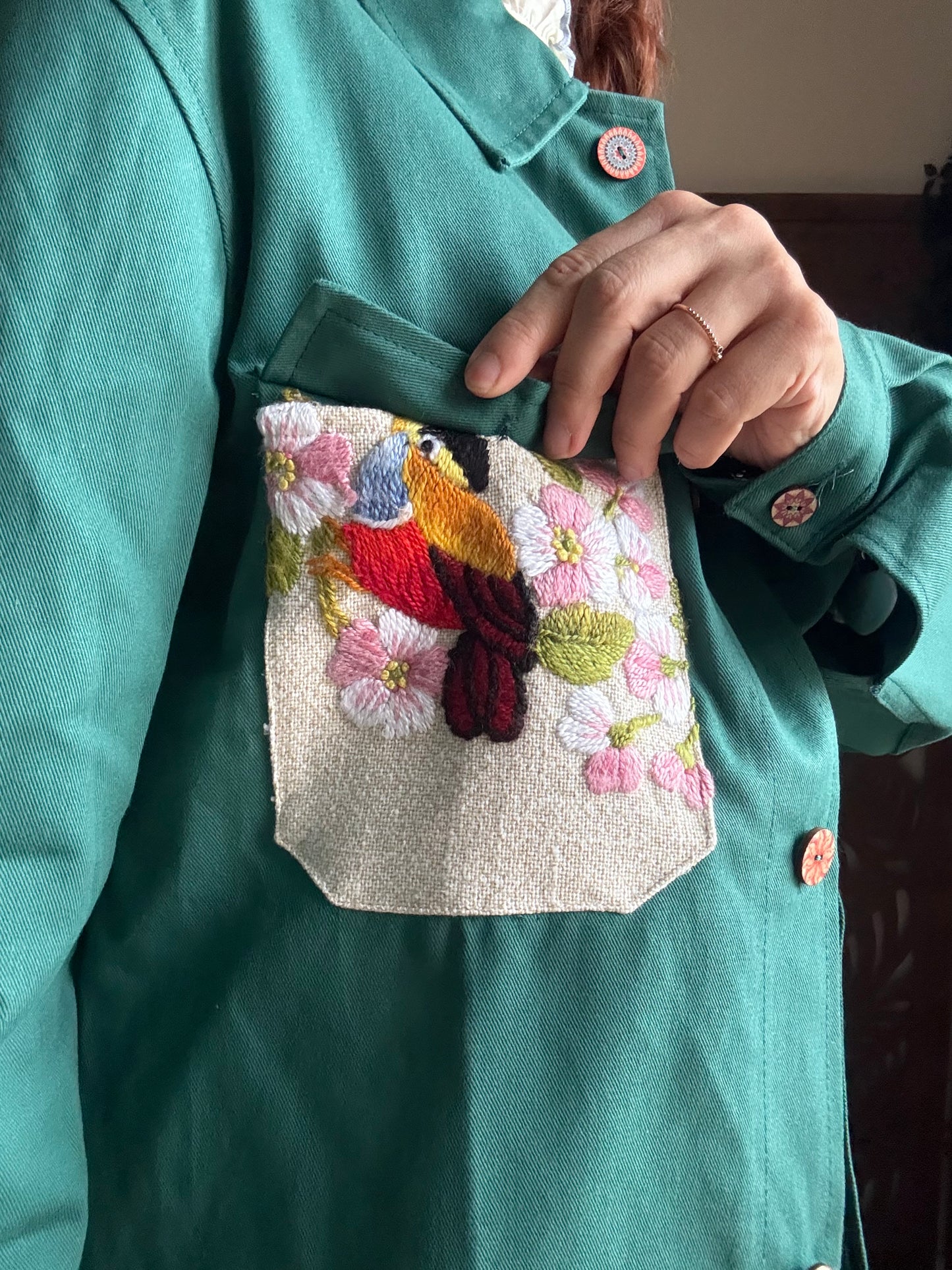 Giacca in cotone Re-Made verde con tasche ricamate unisex