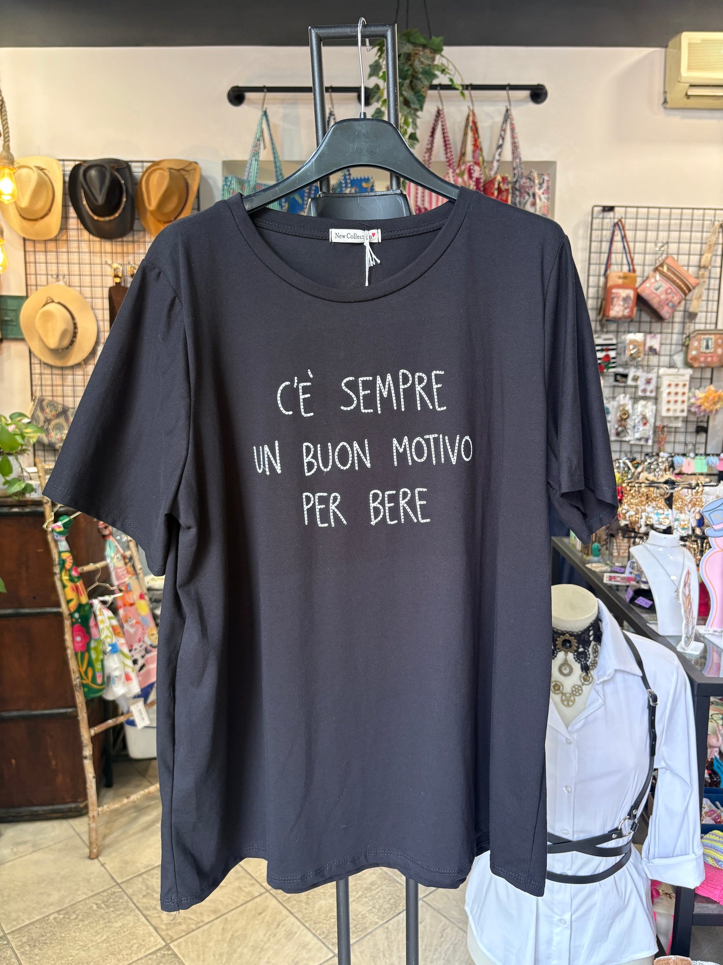 T- Shirt Curvy Nera con Scritte Divertenti Strass
