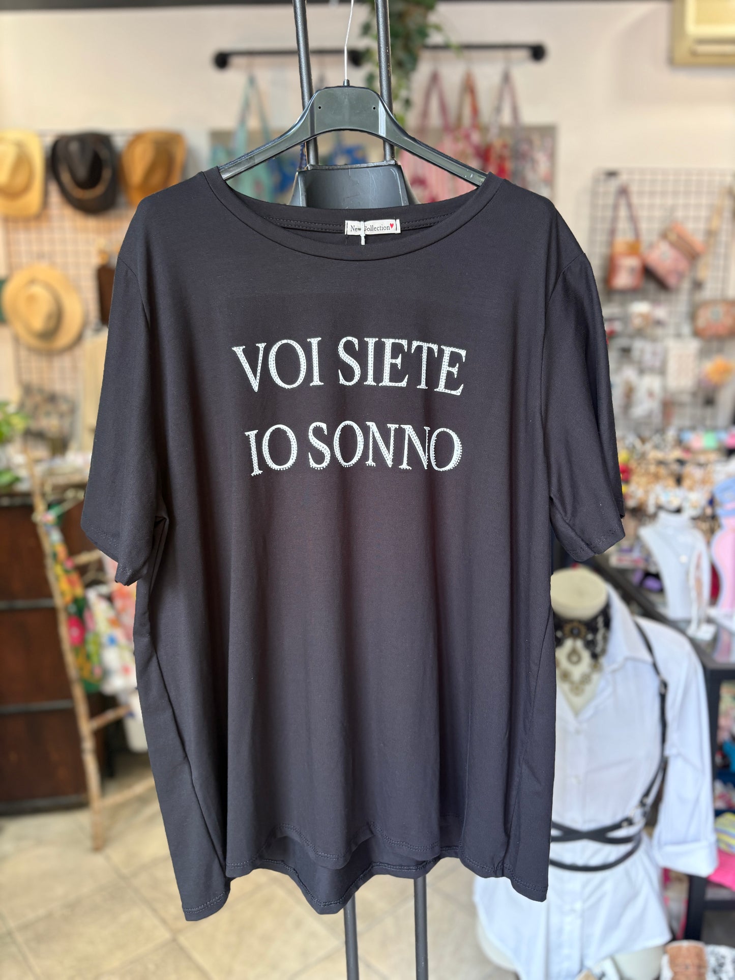T- Shirt Curvy Nera con Scritte Divertenti Strass