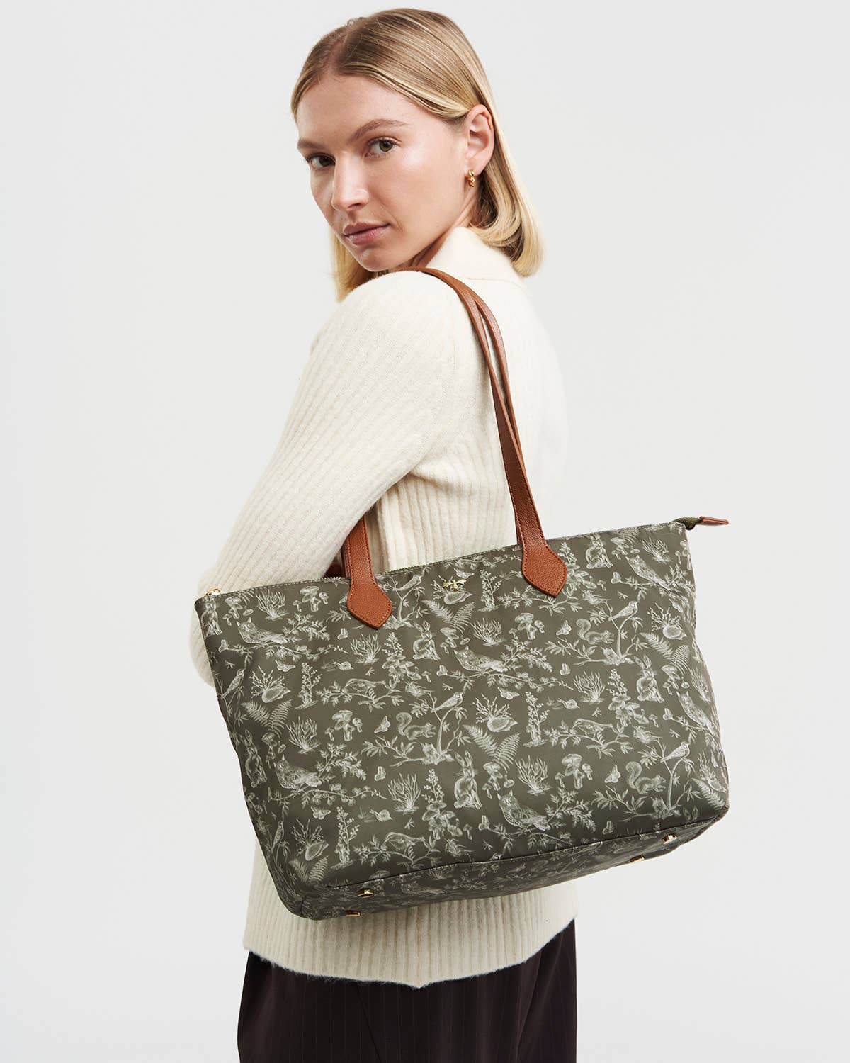 Borsa tote Edith Orla Scene stampata kaki - Fable England