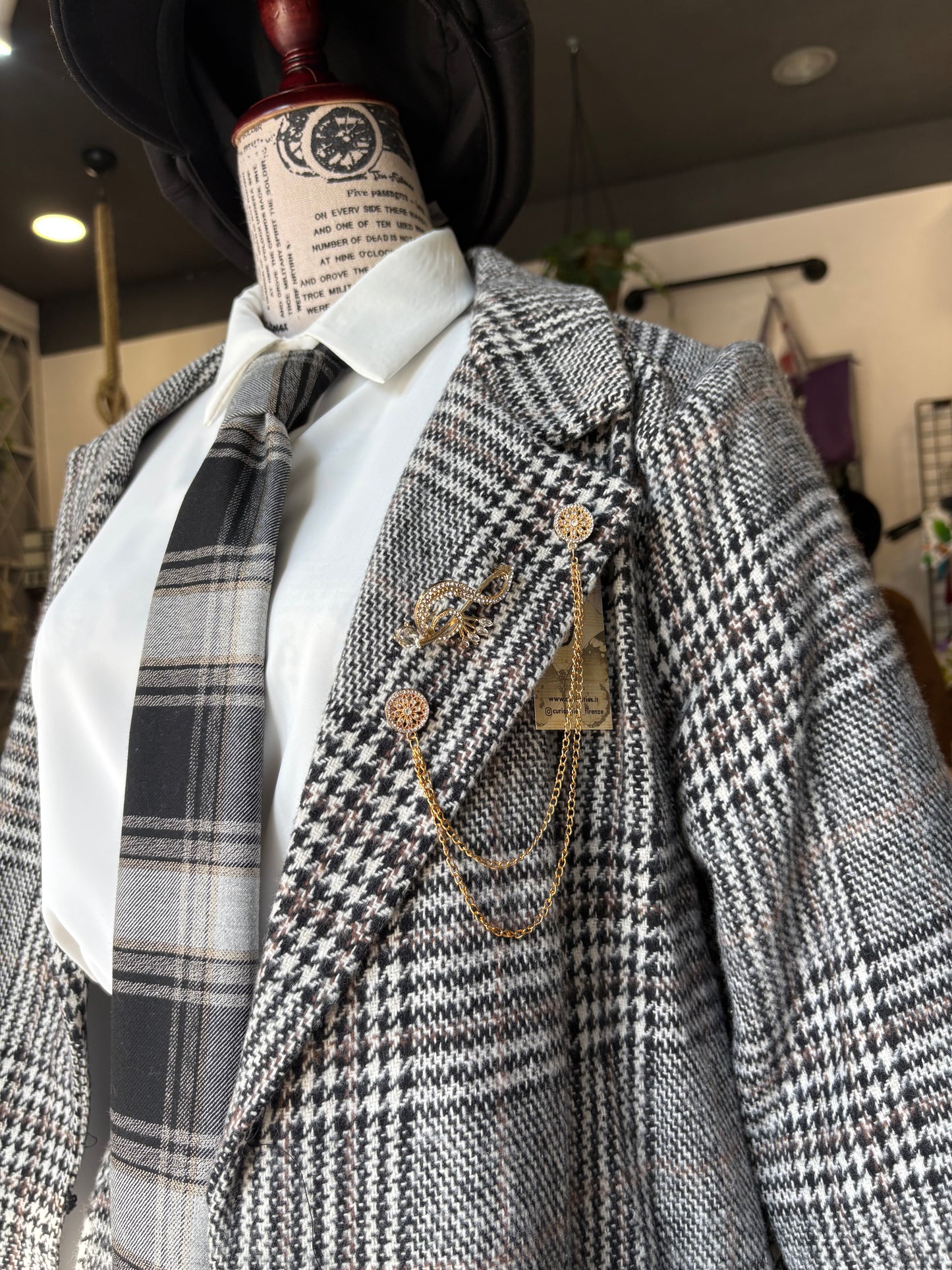Completo College giacca con spille + shorts
