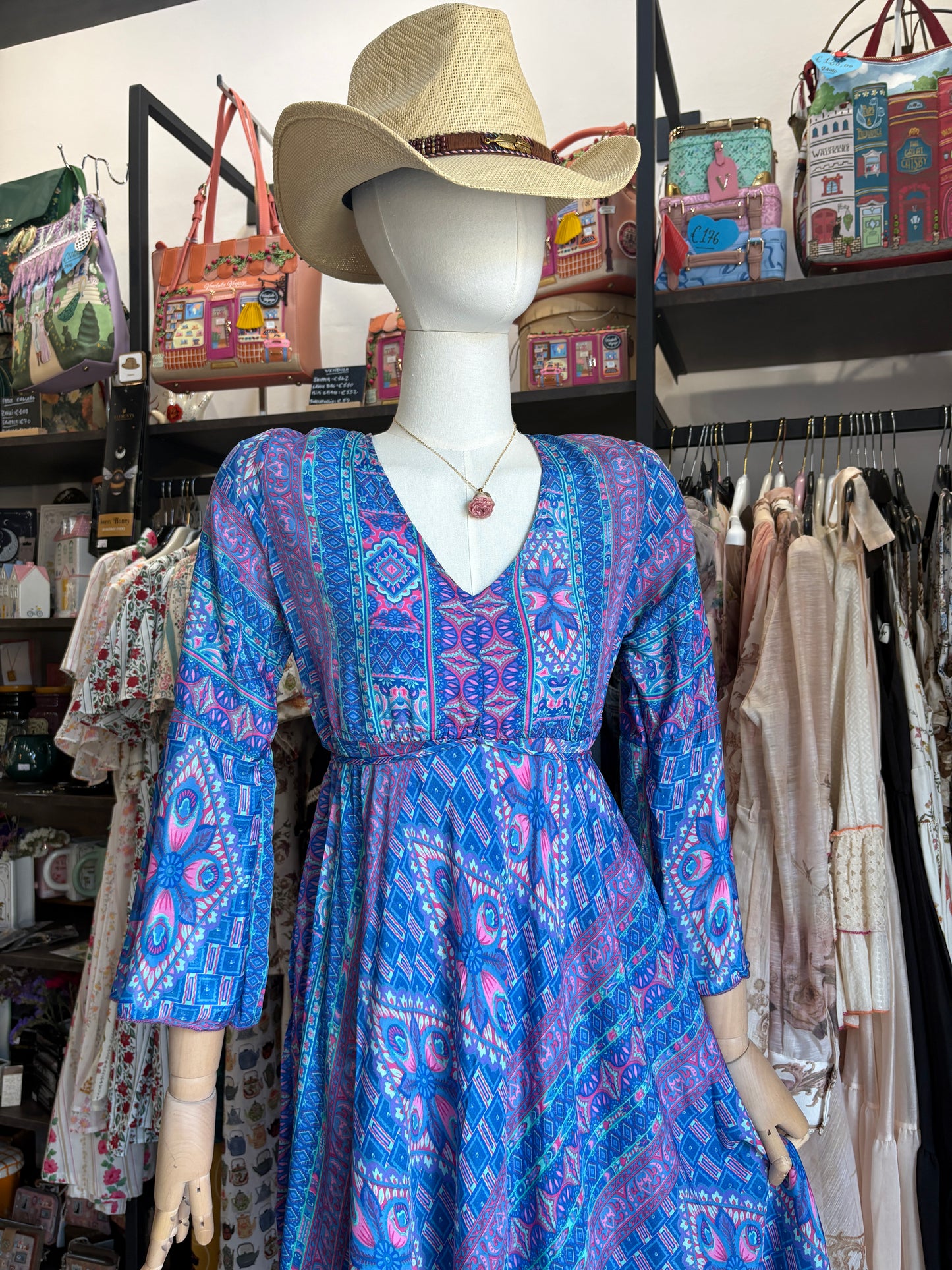 Abito Lungo Stile Indiano Boho-Chic – Vestito Maxi con Schiena Scoperta e Maniche a Campana (Disponibile in 3 Varianti Colore)