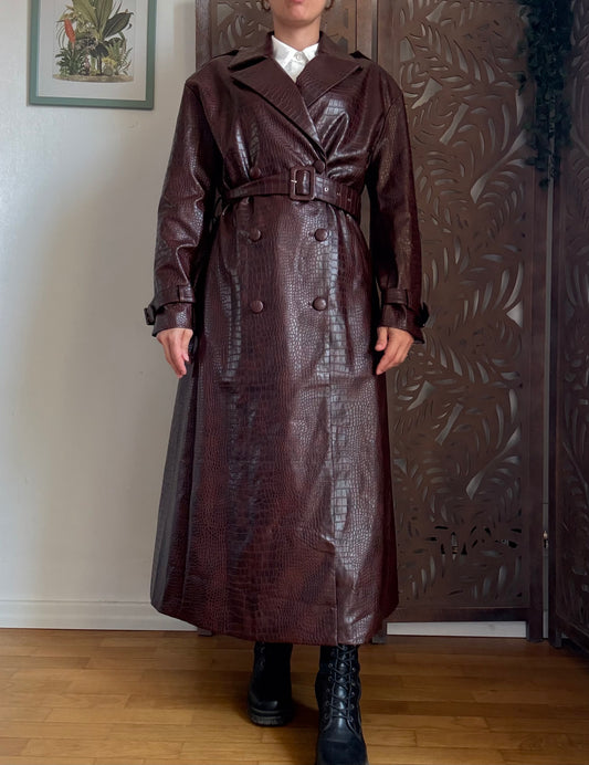 Trench lungo in ecopelle effetto coccodrillo bordeaux