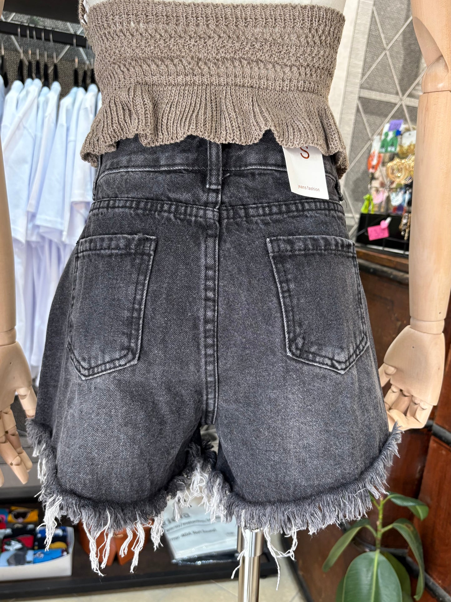 Shorts di Jeans Donna con Borchie – Denim Strappato, Look Rock in 2 colori