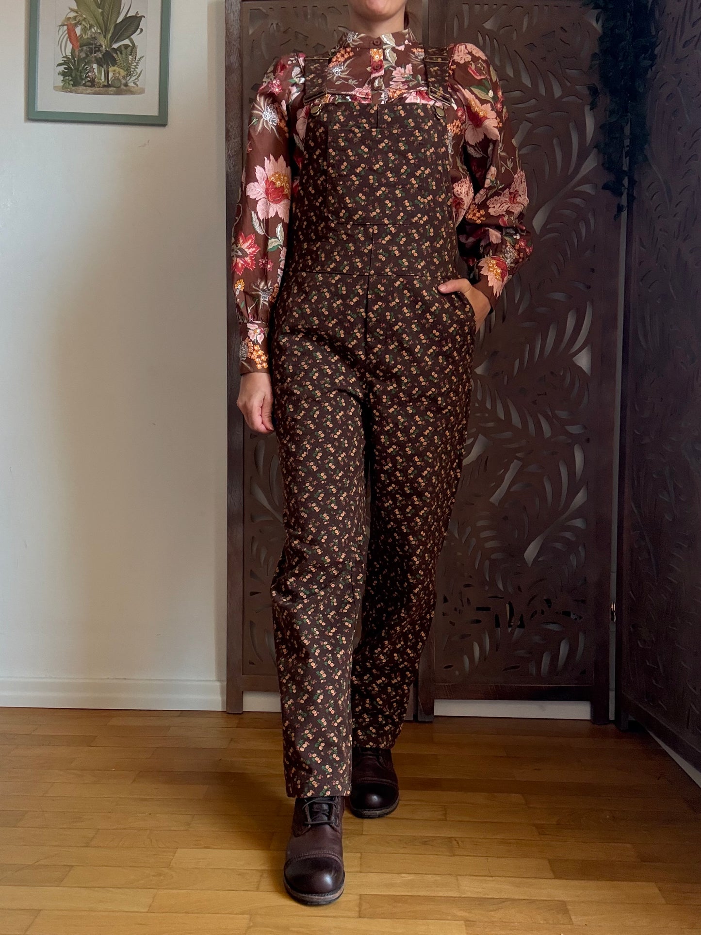 Salopette lunga in jeans marrone floreale gamba dritta