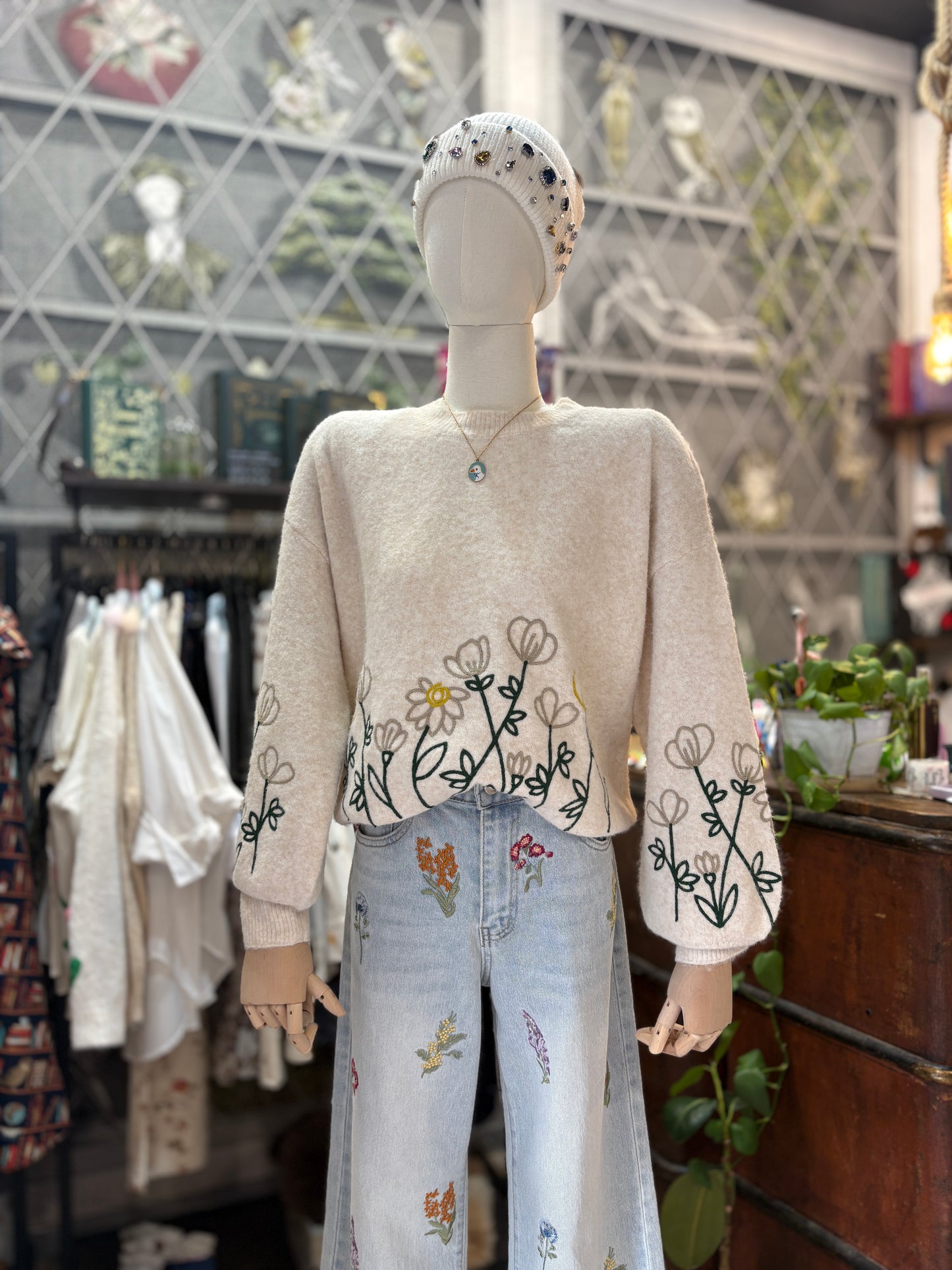 Maglione "Jardin d’Hiver" – Fascino Francese e Dettagli Floreali