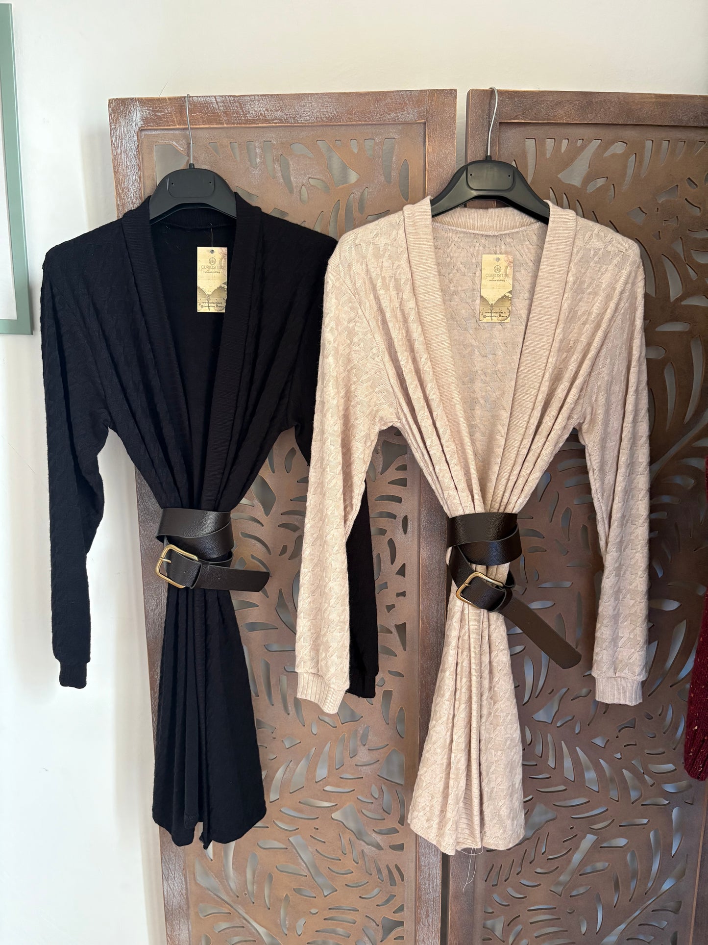 Cardigan aperto lungo leggero in maglia con cintura in 2 colori - Beige e Nero