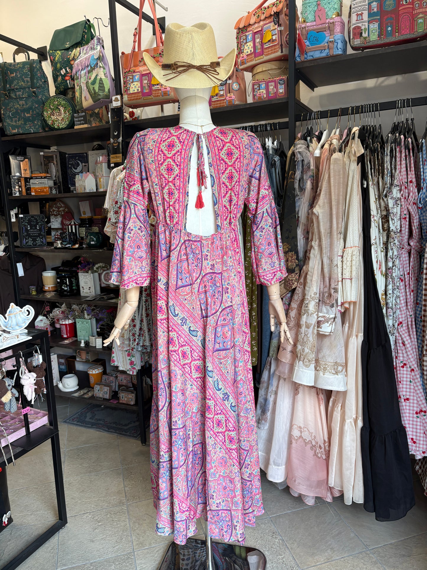 Abito Lungo Stile Indiano Boho-Chic – Vestito Maxi con Schiena Scoperta e Maniche a Campana (Disponibile in 3 Varianti Colore)