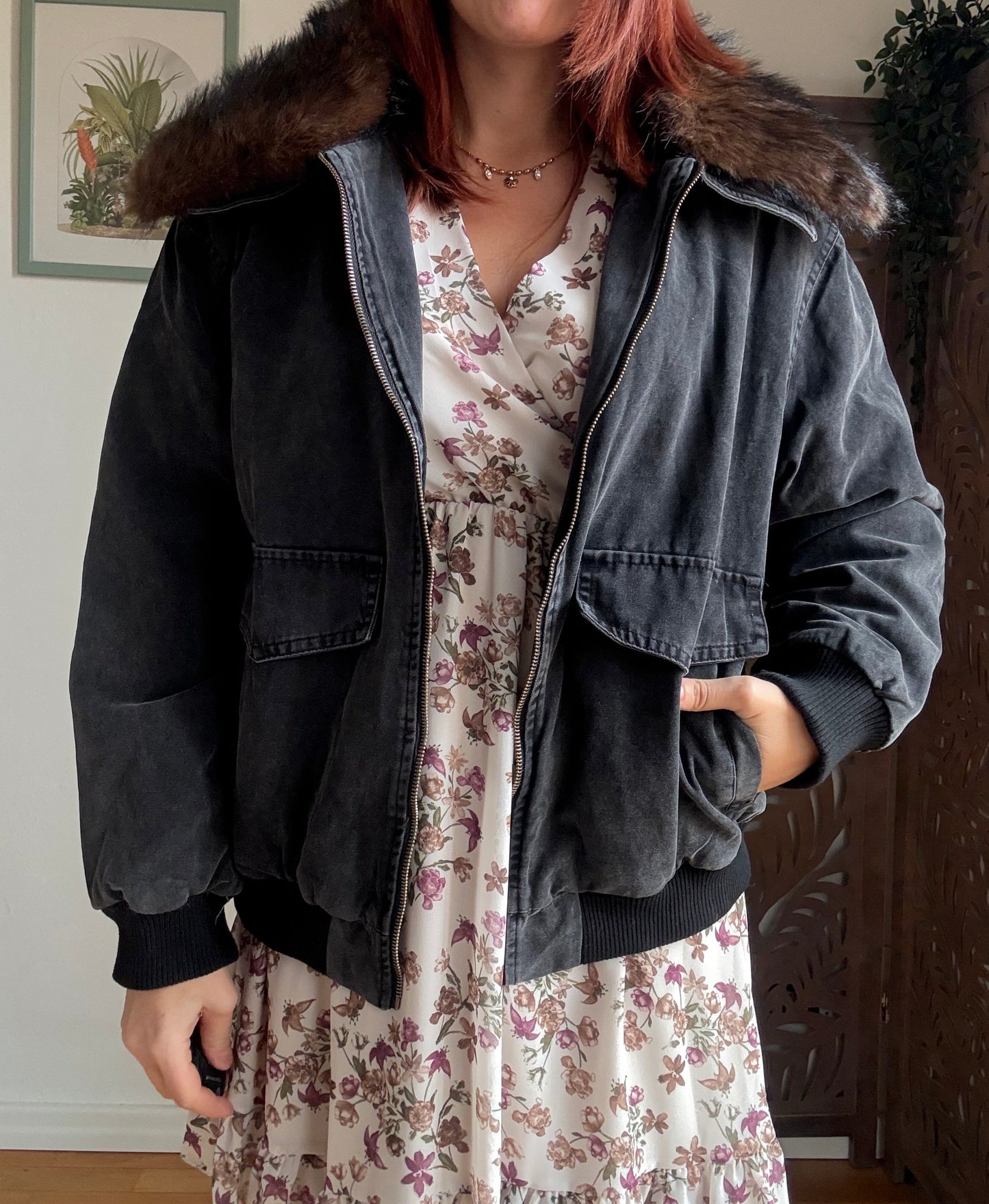 Giaccone oversize in cotone nero con collo in ecopelliccia removibile