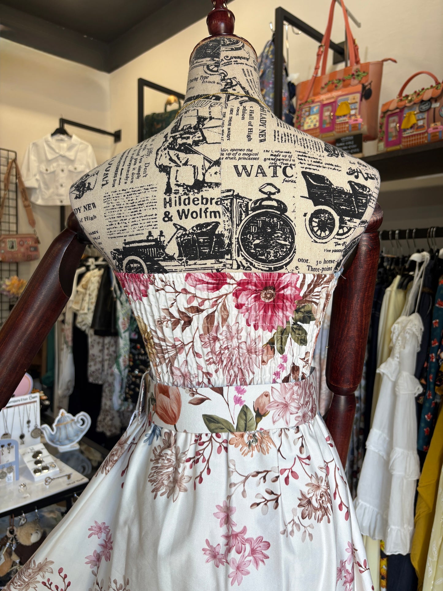 Vestito Midi Floreale in Cotone Bianco – Eleganza Rétro e Fascino Romantico