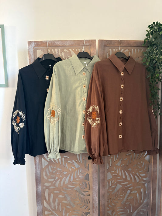 Camicia Cottage Core in 100% Cotone con Ricami Floreali e Maniche a Palloncino