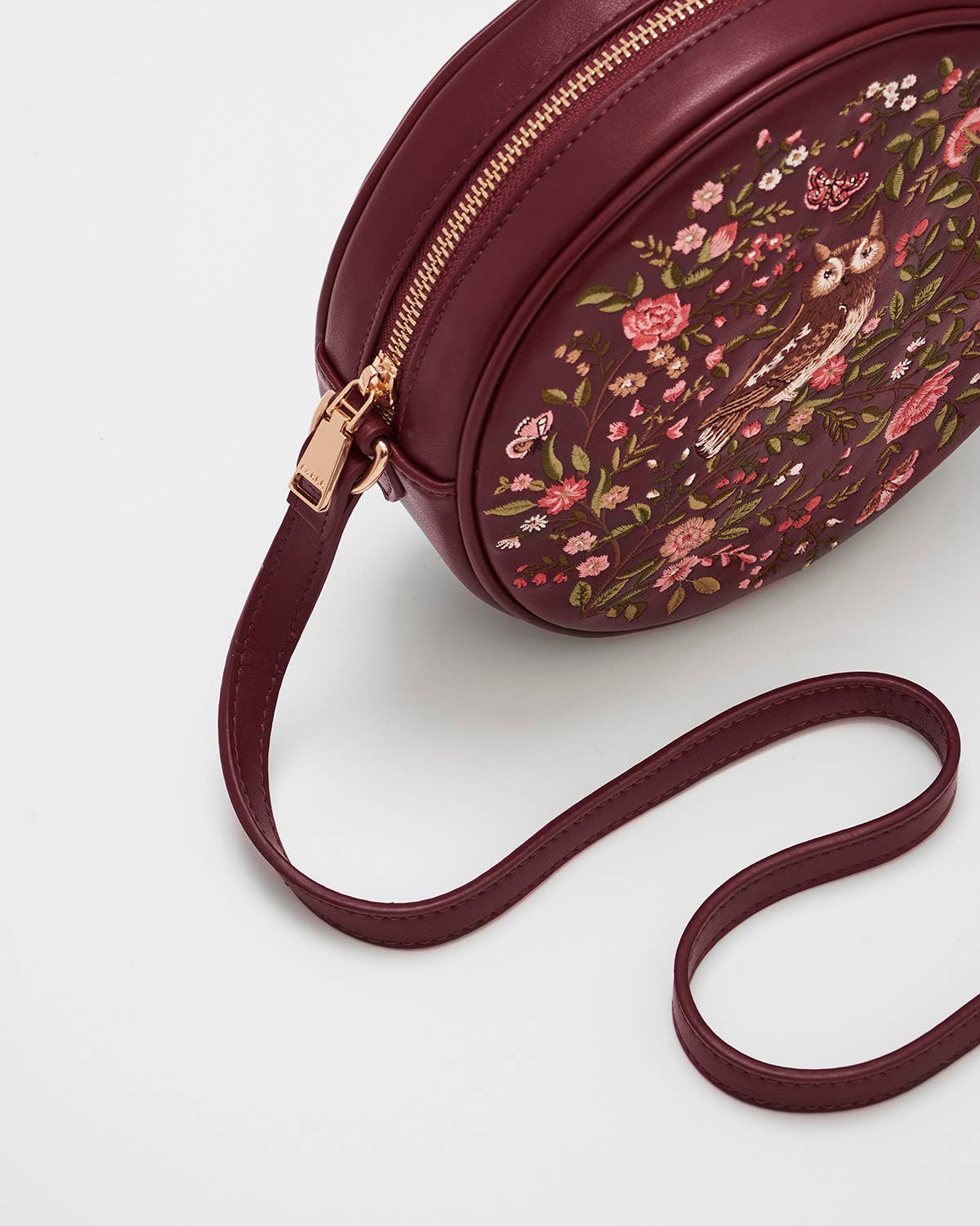 Borsa tonda Chloe Owl ricamata in ecopelle bordeaux - Fable England