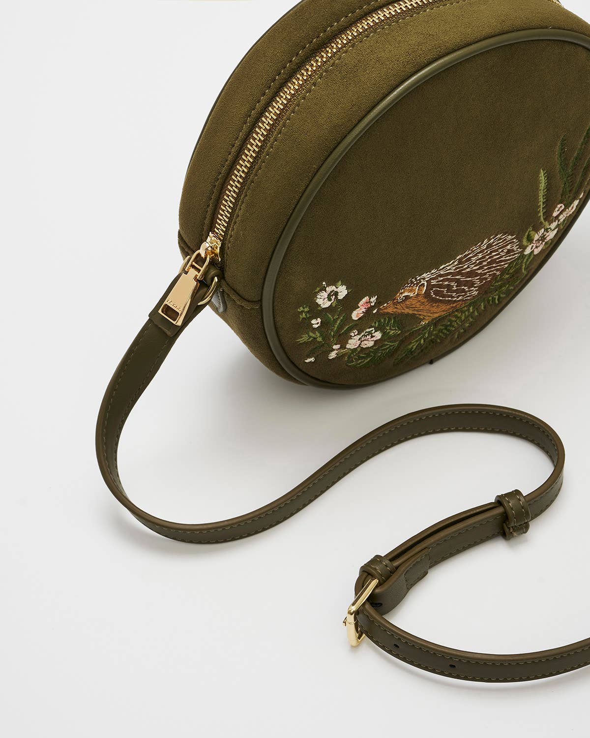 Borsa tonda Chloe Hedgehog ricamata in suedette kaki - Fable England