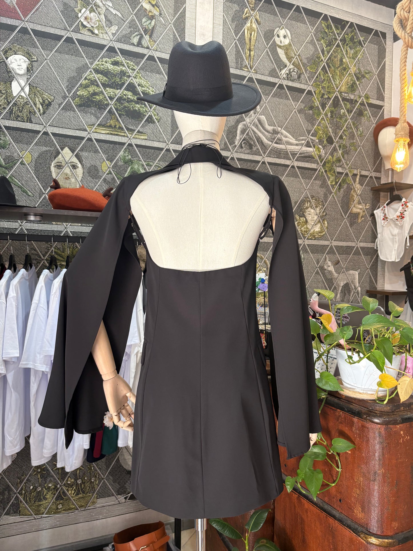 Blazer nero Lumina lungo con apertura sul retro e maniche aperte